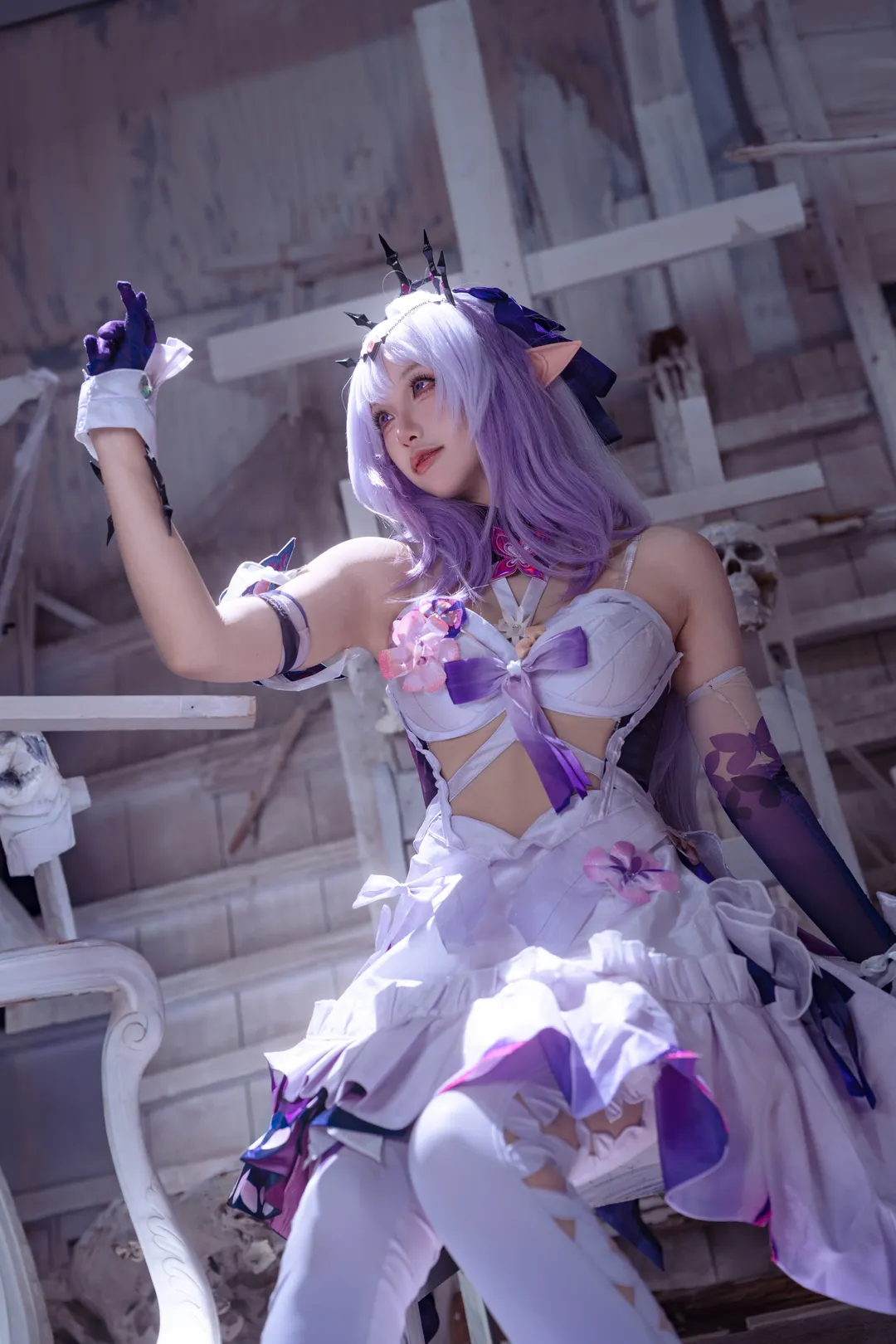 崩壊：スターレイル, キャストリス コスプレ, 廃墟撮影, エルフ耳コスプレ, 紫系コーデ - 1枚目