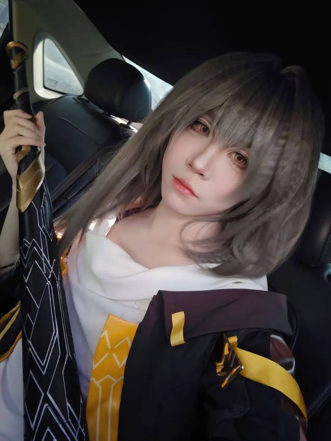 Cosplay daily life, Honkai: Star Rail cosplay, Car selfie, Gray hair cosplay, Prop sharing