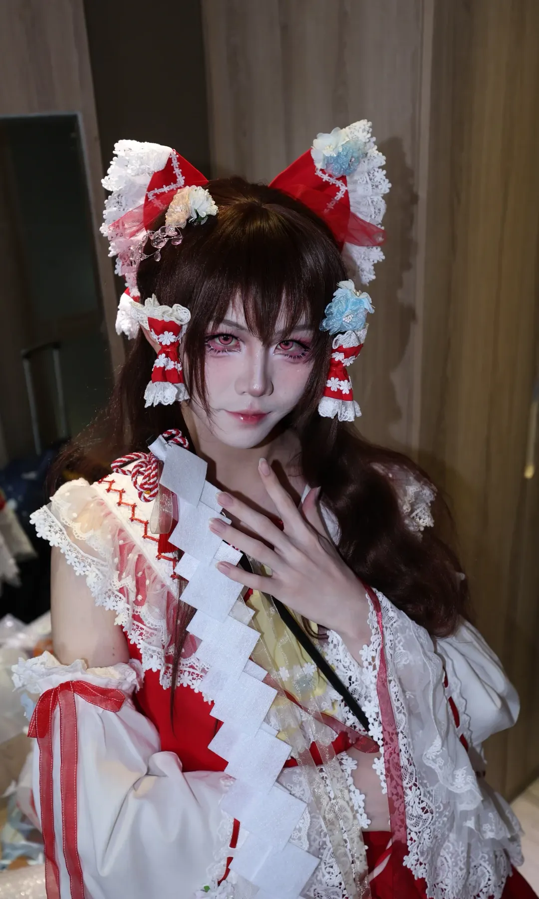 博麗霊夢コスプレ, 東方Project, 紅白巫女, お札の小道具, 徹夜メイク