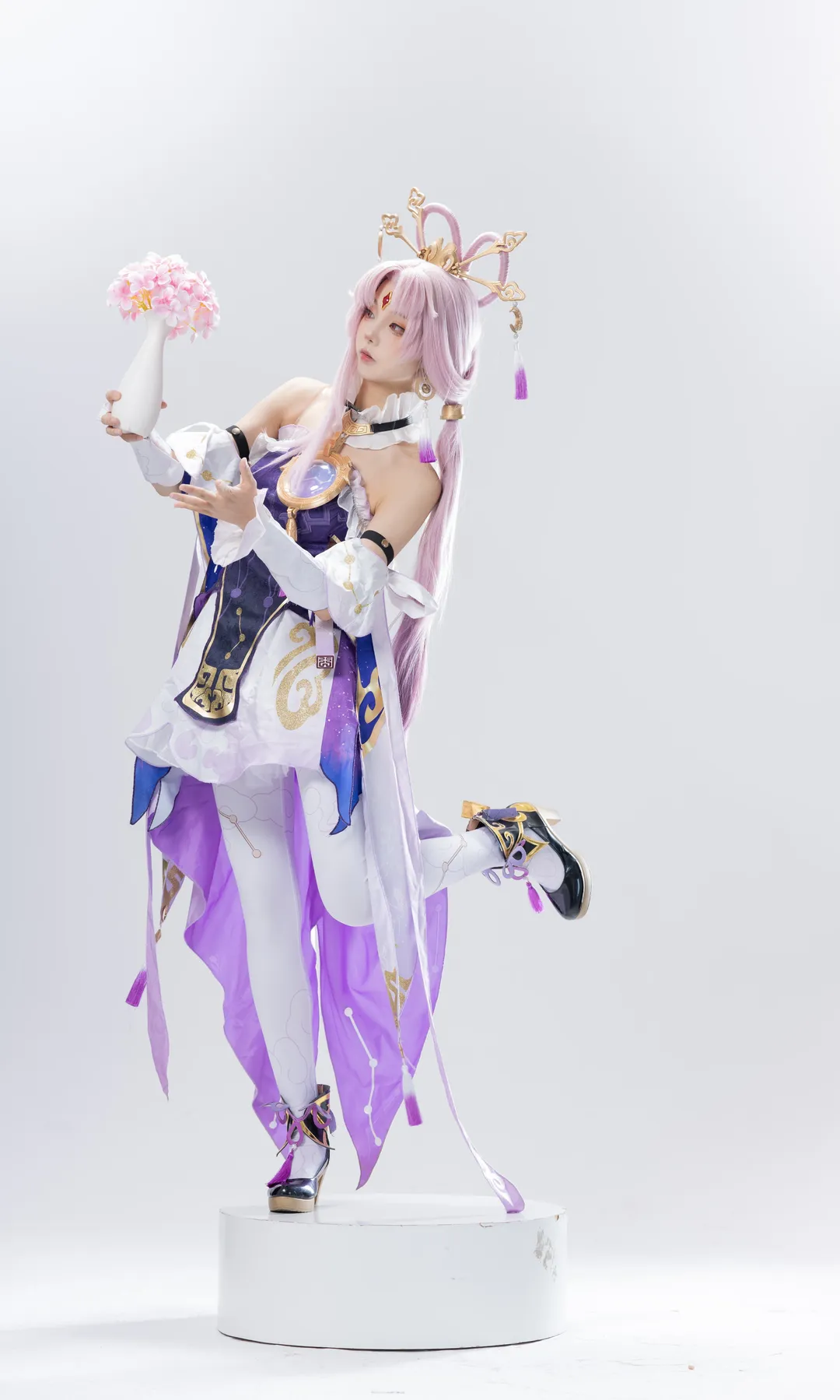 Fu Xuan cosplay, Honkai: Star Rail, White stockings cosplay, Studio photoshoot share, Xianxia style cosplay - Image 1