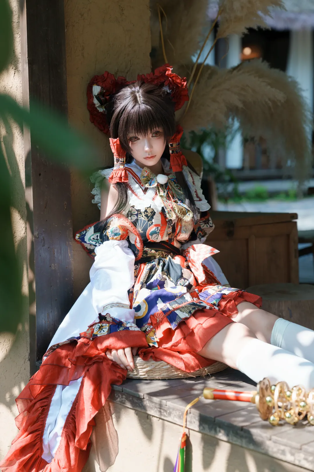 博丽灵梦cos, 东方project, 白丝, 和风巫女, 庭院写真 - 第2张