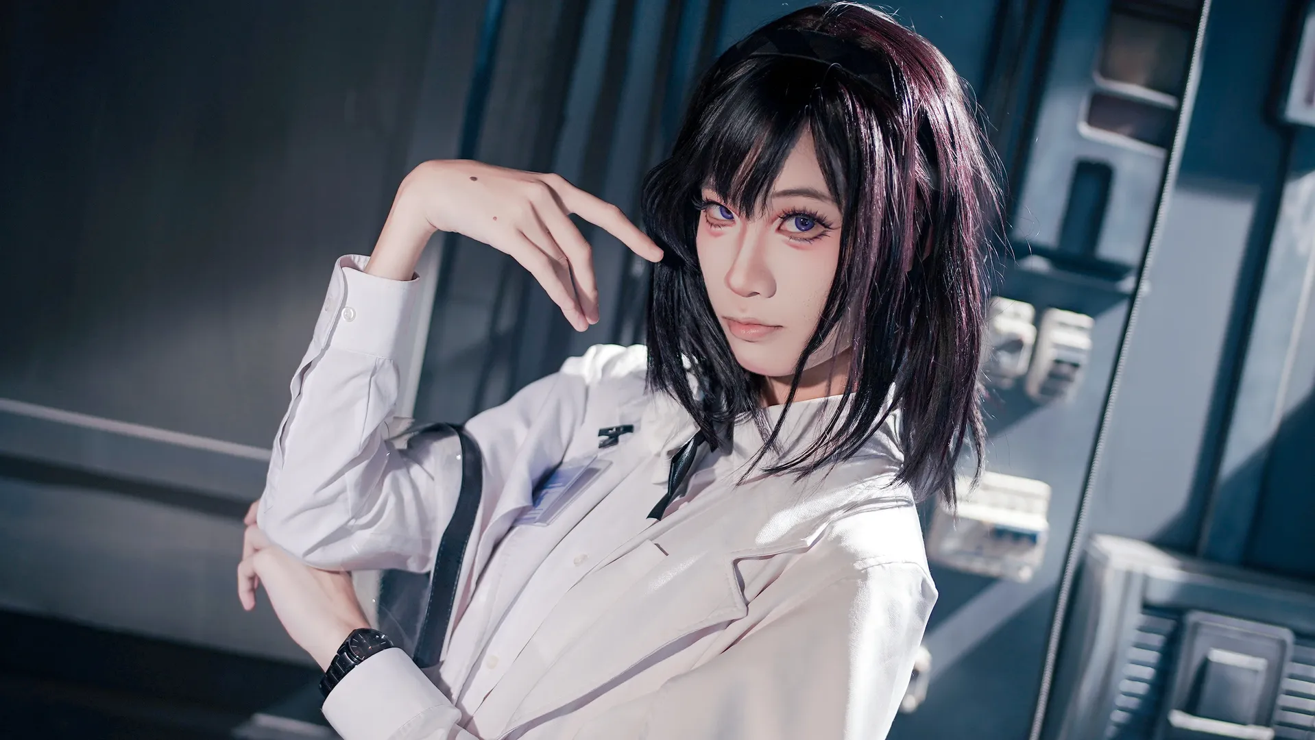 コスプレ, アークナイツ, プリーステス コスプレ, 寒色系写真, 白シャツ
