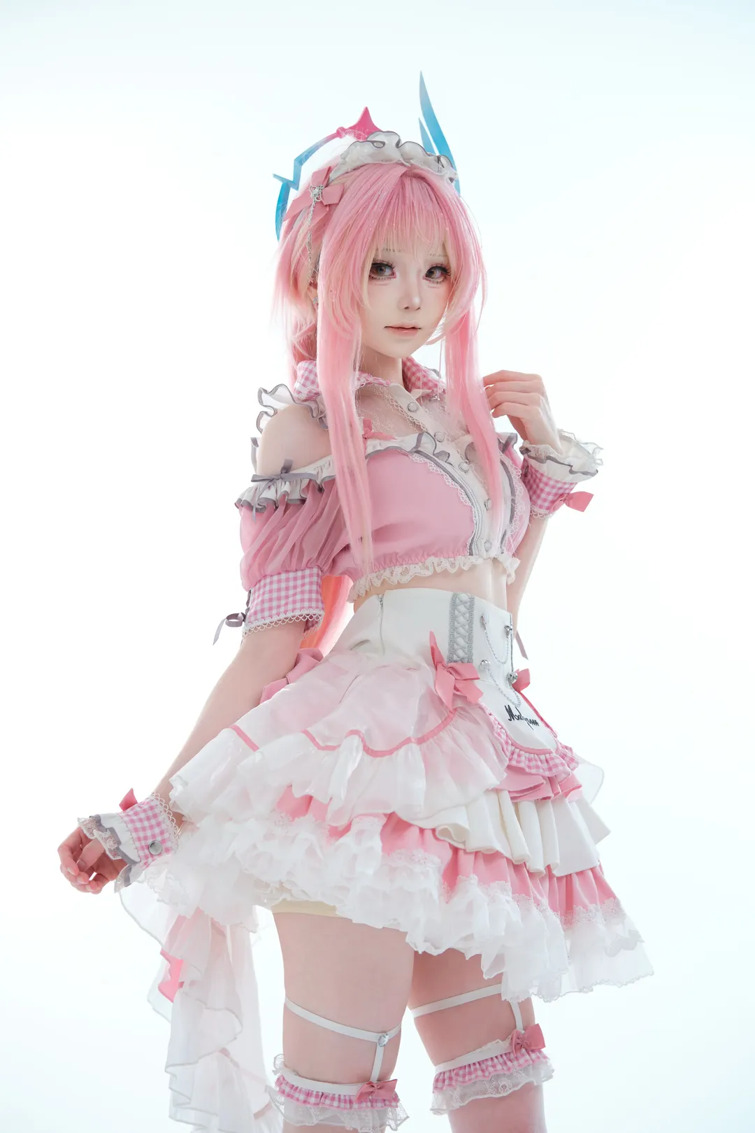 鸣潮, 爱弥斯cos, 女仆装, 二次元cosplay, 粉发cos