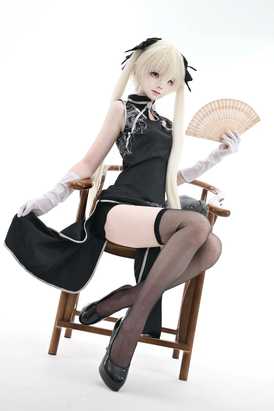 春日野穹cos, cosplay摄影, 白毛双马尾, 黑丝穿搭, 改良旗袍