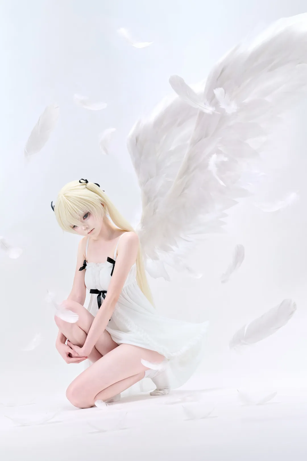 Kasugano Sora cosplay, Angel style, High-key photography, White feather wings, Pure white atmosphere