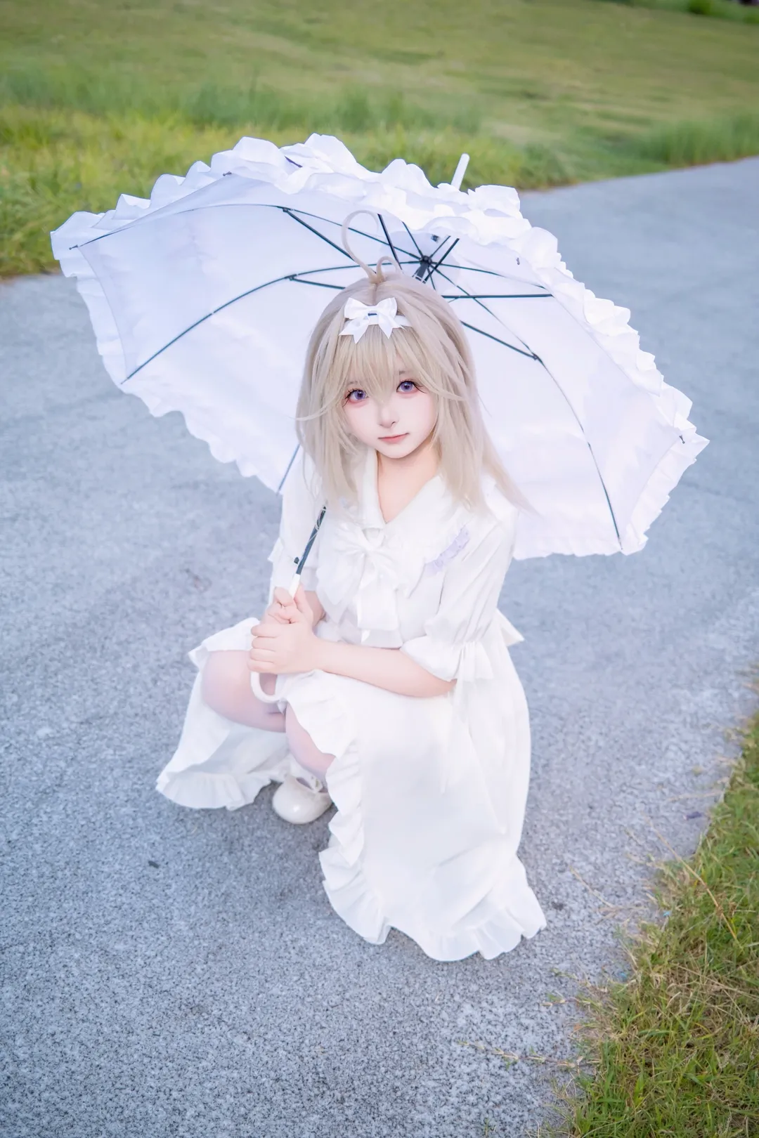 森亜るるか コスプレ, 二次元ファッション, 屋外ポートレート, 白ワンピースのポートレート, ライトゴールドウィッグ