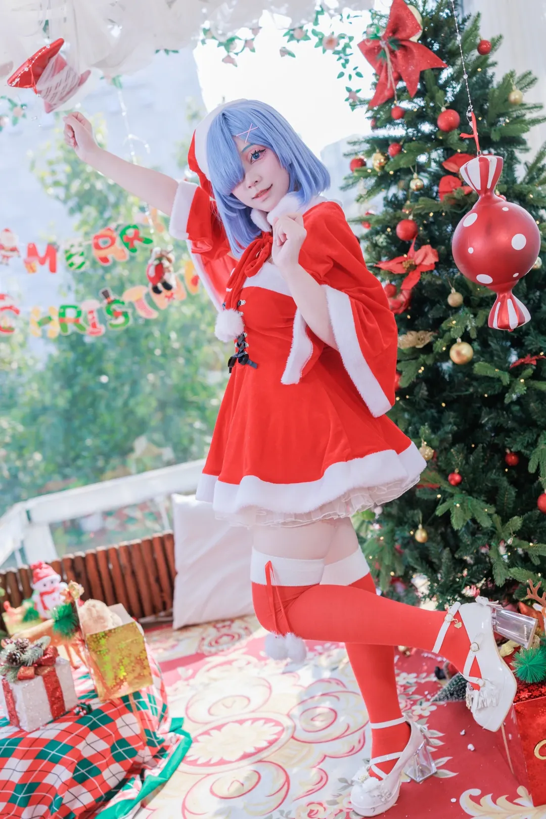 从零开始的异世界生活, 蕾姆cos, cosplay摄影, 圣诞穿搭, 红色长筒袜 - 第2张