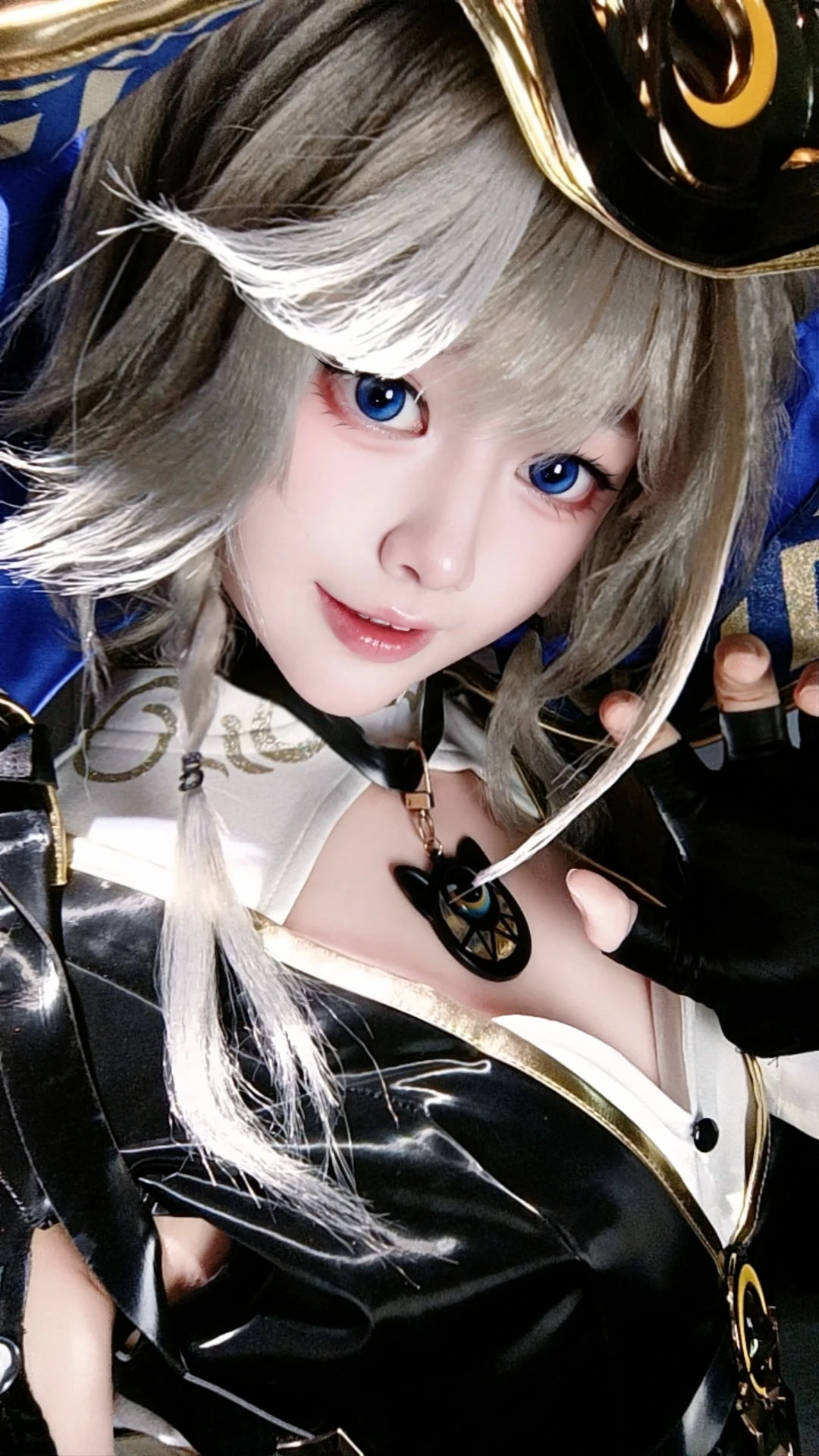 赛飞儿cos, 崩坏星穹铁道, cosplay摄影, 银发蓝瞳, 亮面皮衣 - 第2张