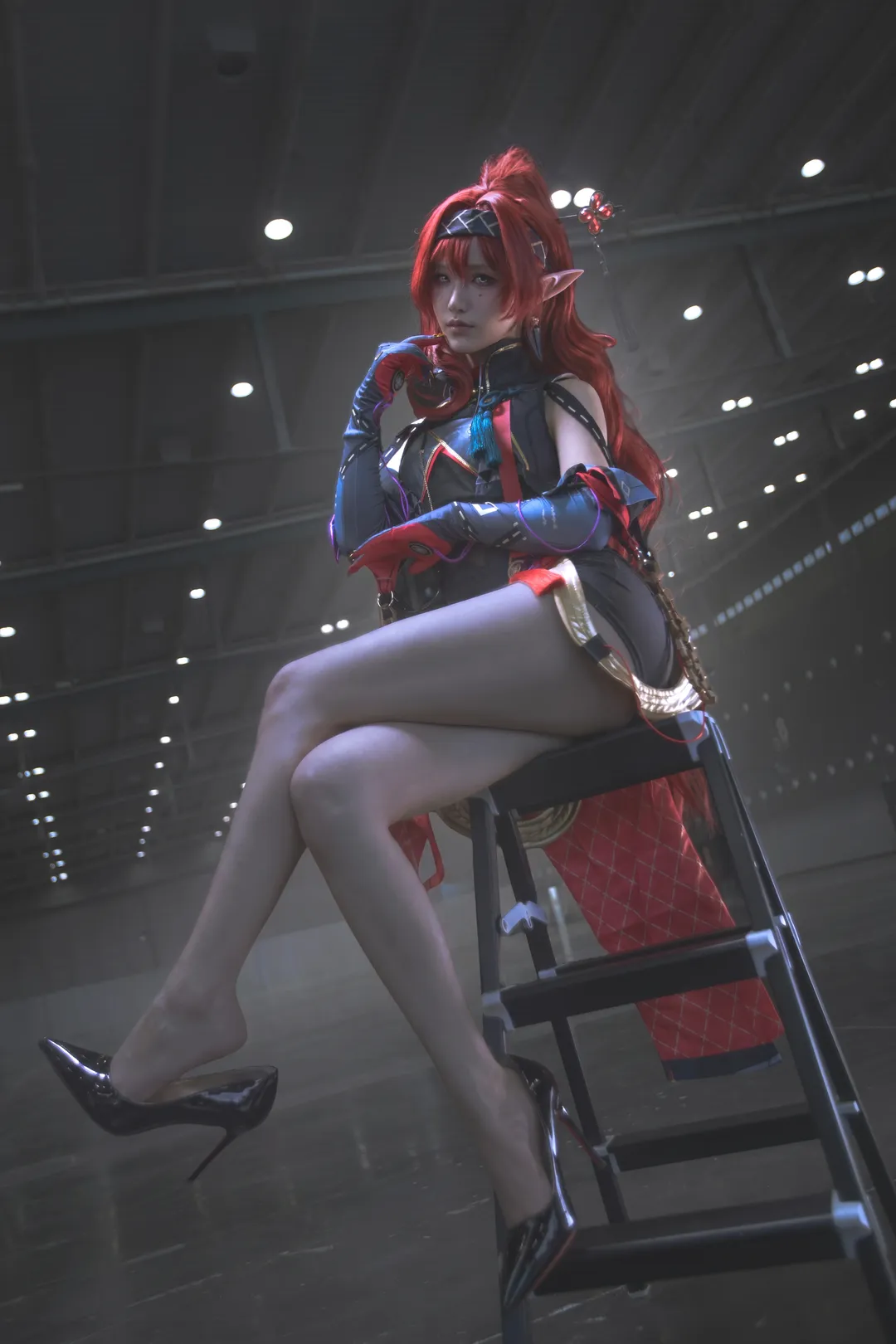 鸣潮, cosplay摄影, 吟霖cos, 红发精灵, 高跟穿搭 - 第1张