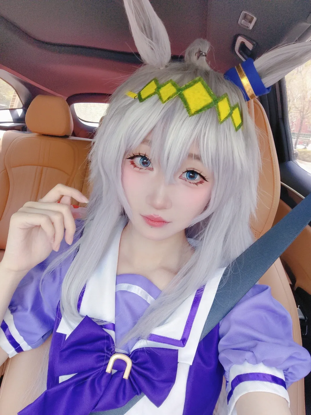 二次元, ウマ娘 プリティーダービー, オグリキャップコスプレ, 車内自撮り, ハンバーガーを食べる - 2枚目
