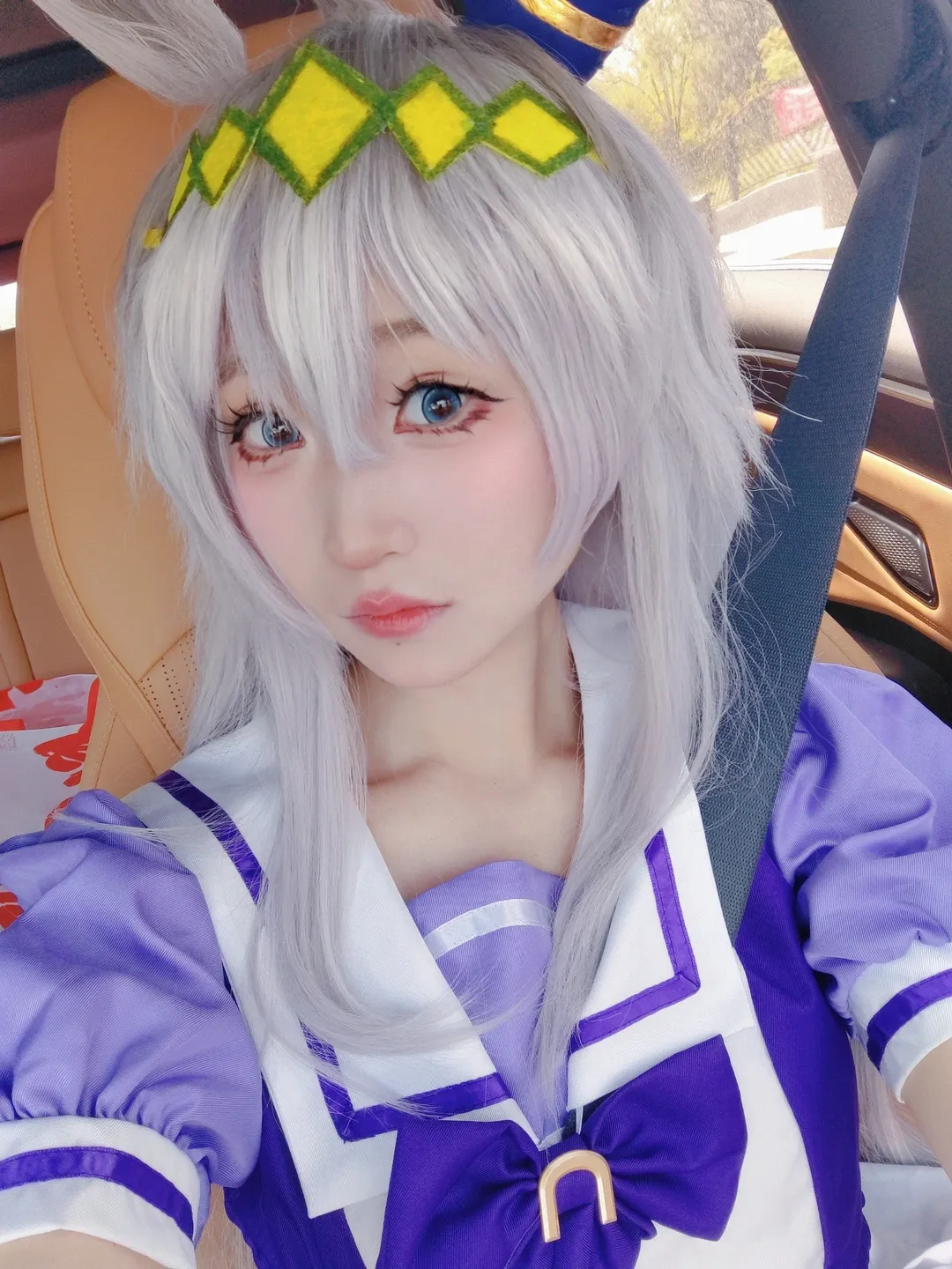 二次元, ウマ娘 プリティーダービー, オグリキャップコスプレ, 車内自撮り, ハンバーガーを食べる - 3枚目