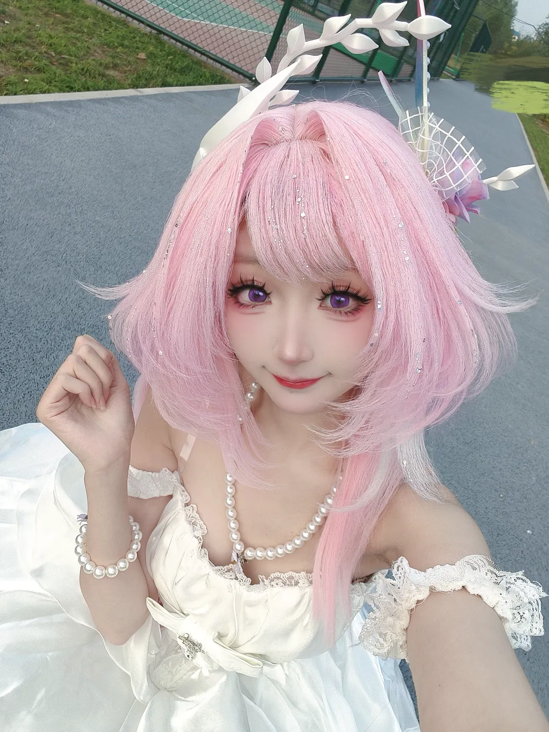 Cyrene Cosplay, Honkai: Star Rail, Outdoor cosplay, Anime-style fashion, Pink wig