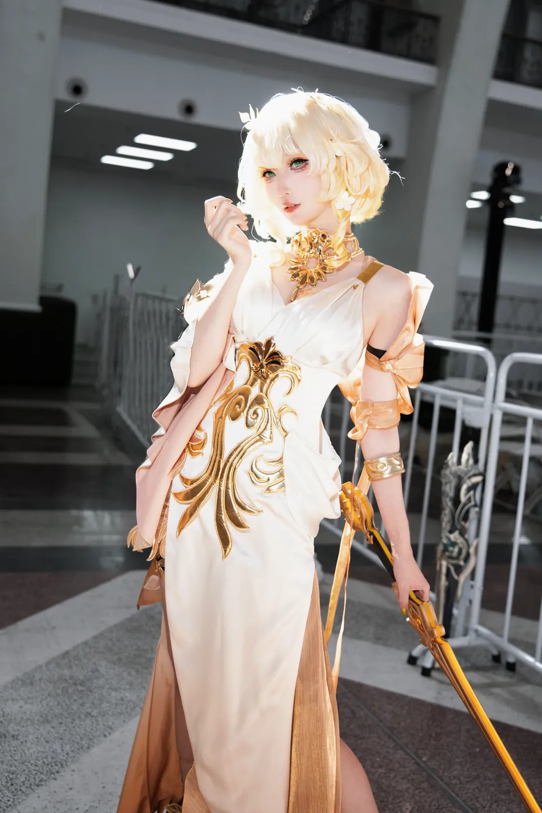 Aglaea Cosplay, Honkai: Star Rail, Convention photos, Cosplay outfit, Gold-themed cosplay