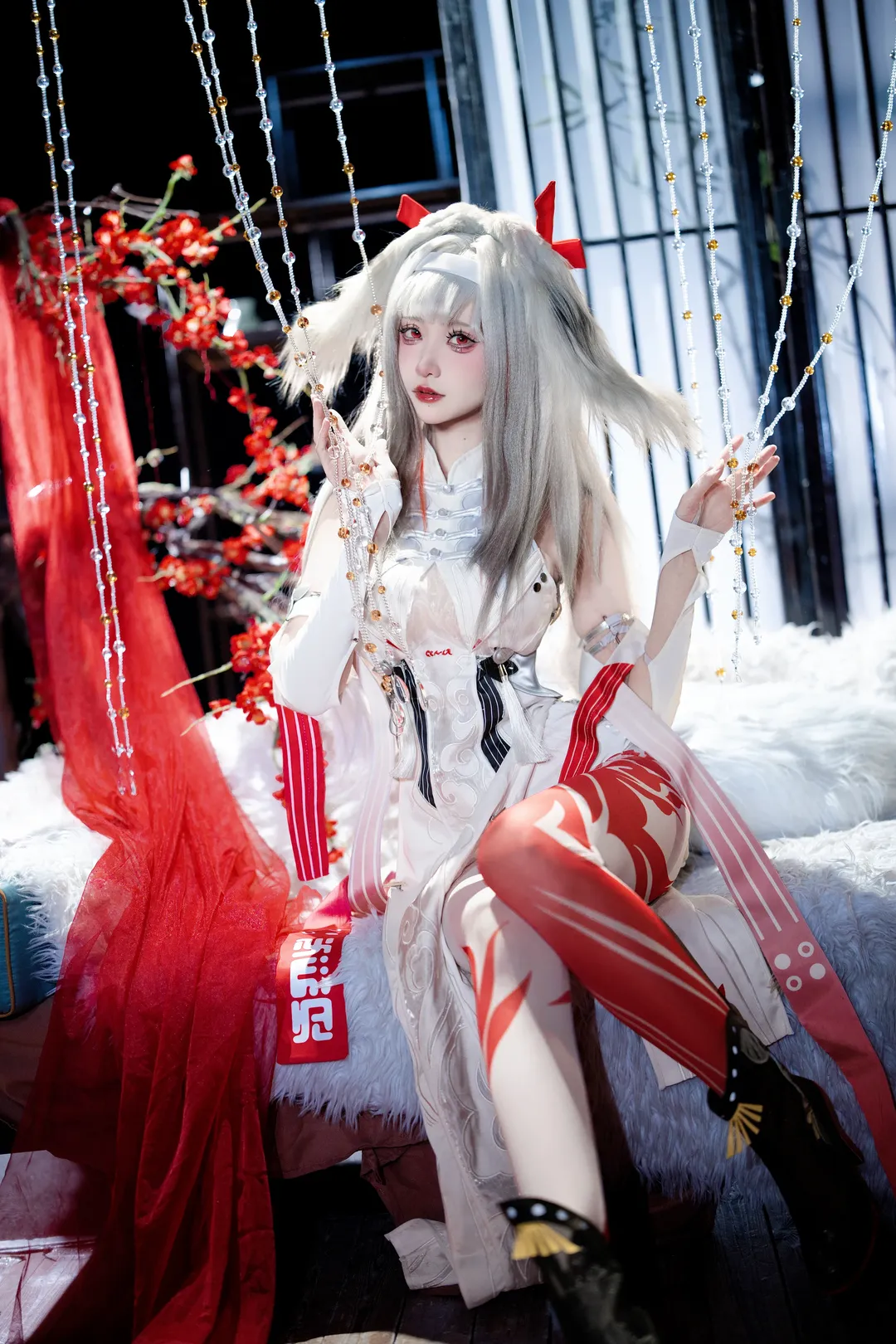 叶瞬光cos, 绝区零, cosplay摄影, 白毛红瞳, 丝袜穿搭