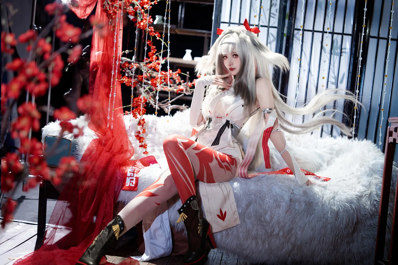 叶瞬光cos, 绝区零, cosplay摄影, 白毛红瞳, 丝袜穿搭 - 第3张