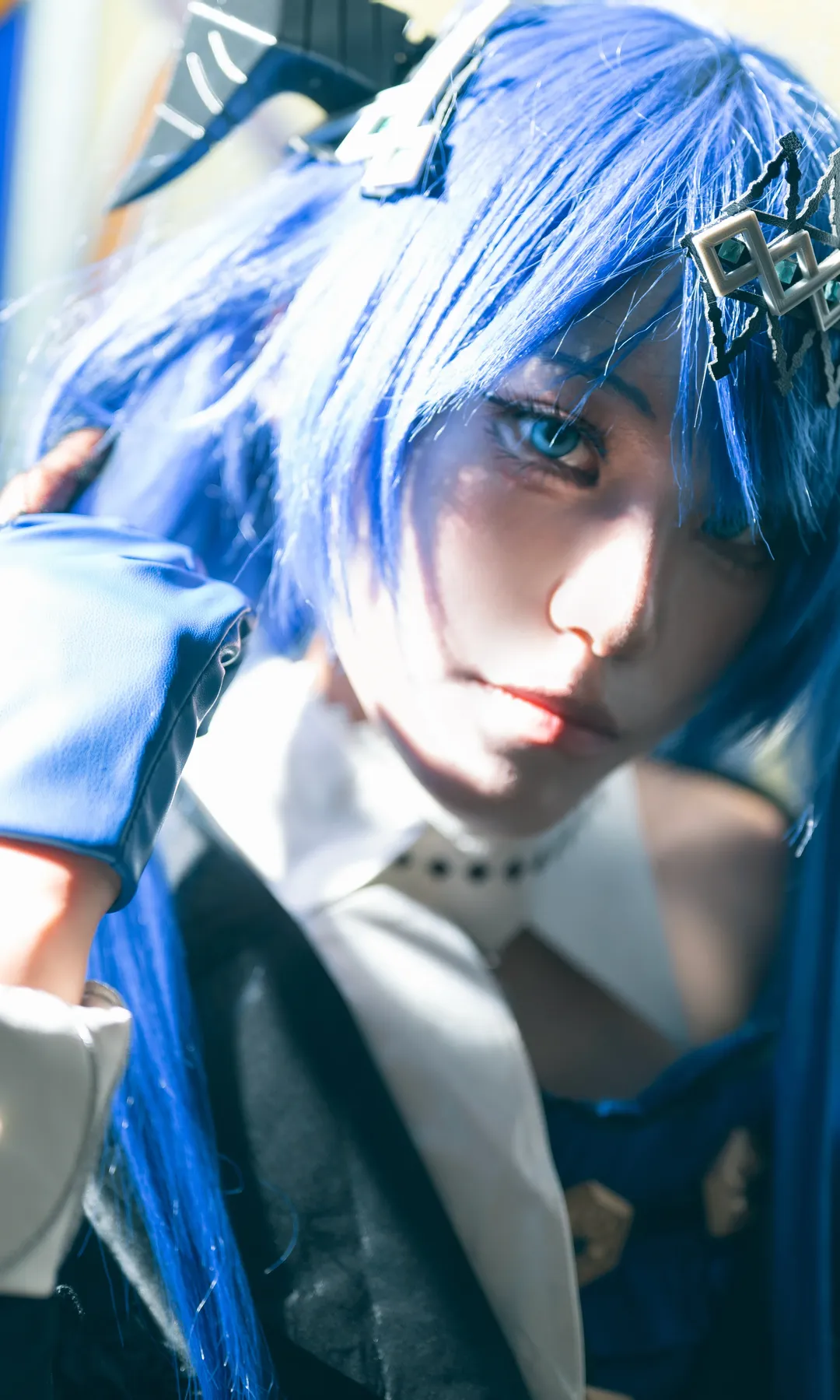 アウトドア撮影, アークナイツ, コスプレ撮影, 青髪スタイル, モスティマ コスプレ - 2枚目