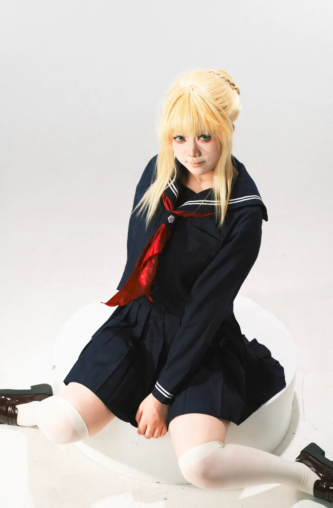 阿尔托莉雅cos, FGO, 棚拍人像, 水手服制服, 过膝白丝 - 第2张