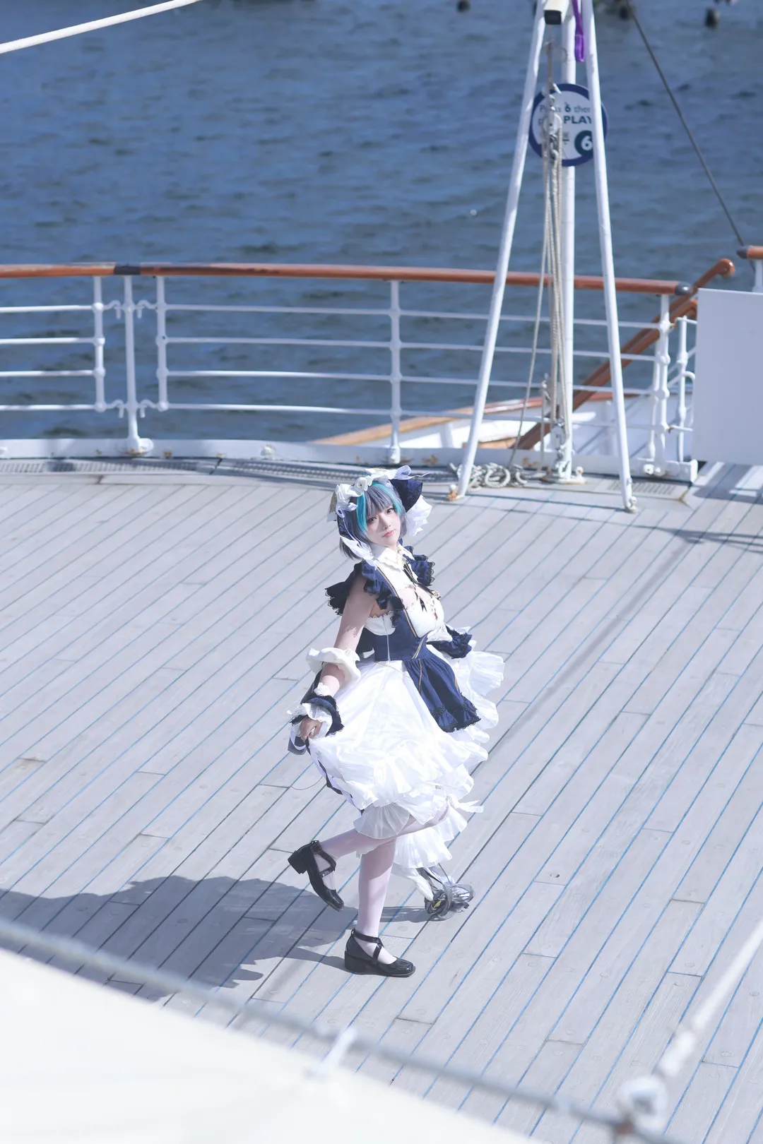 チェシャー コスプレ, アズールレーン, 白ニーソコーデ, メイド服コスプレ, クルーズ船撮影 - 2枚目