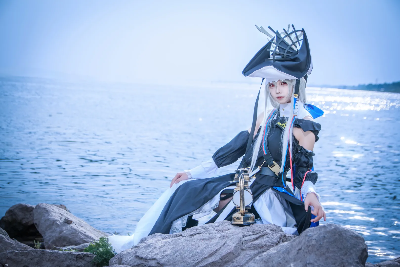 二次元コスプレ, アークナイツ, 黒ストッキング, 水辺のロケーション, 帰溟スペクターコスプレ - 1枚目