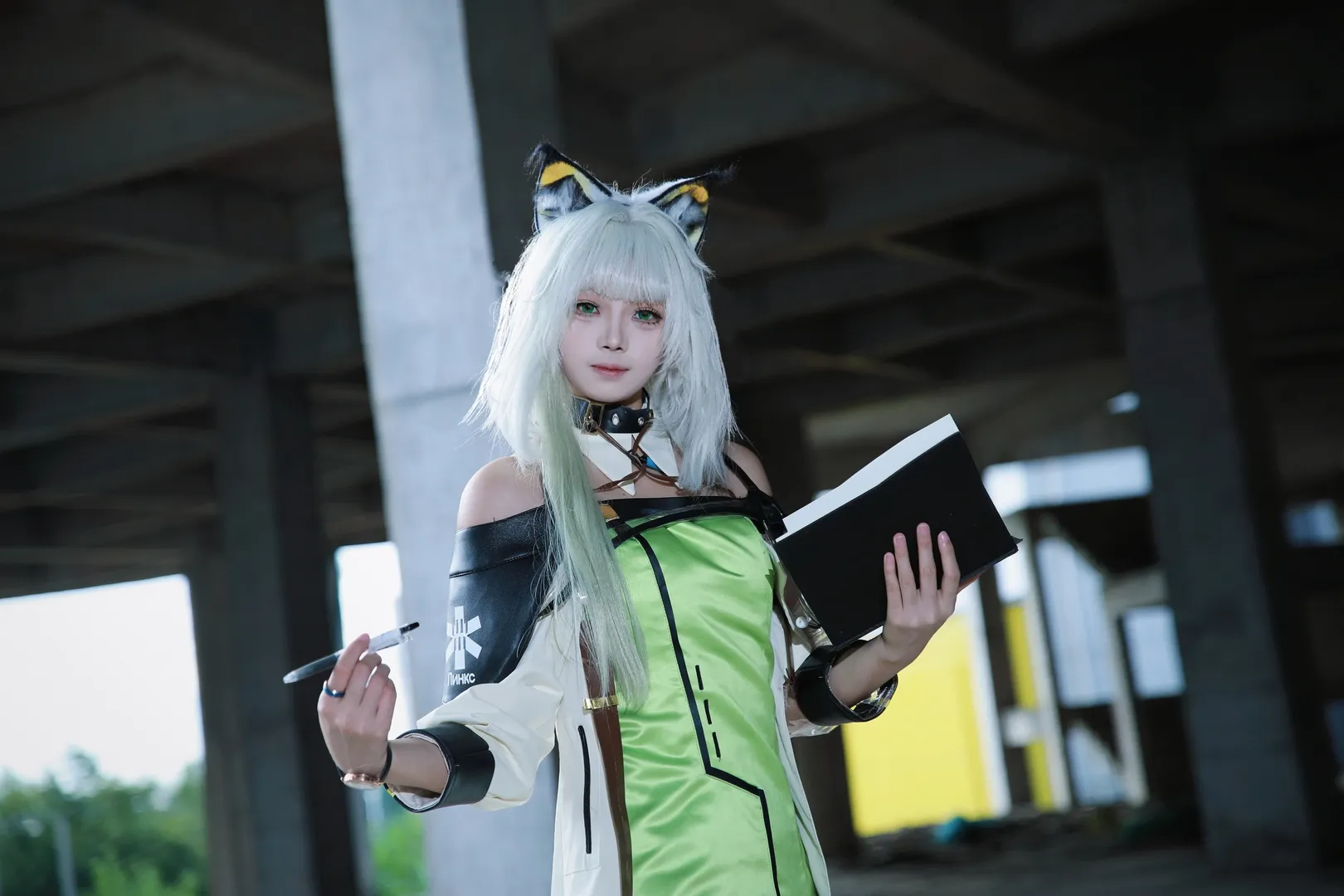 明日方舟, 凯尔希cos, 废墟风摄影, 兽耳娘cosplay, 白毛绿瞳 - 第3张