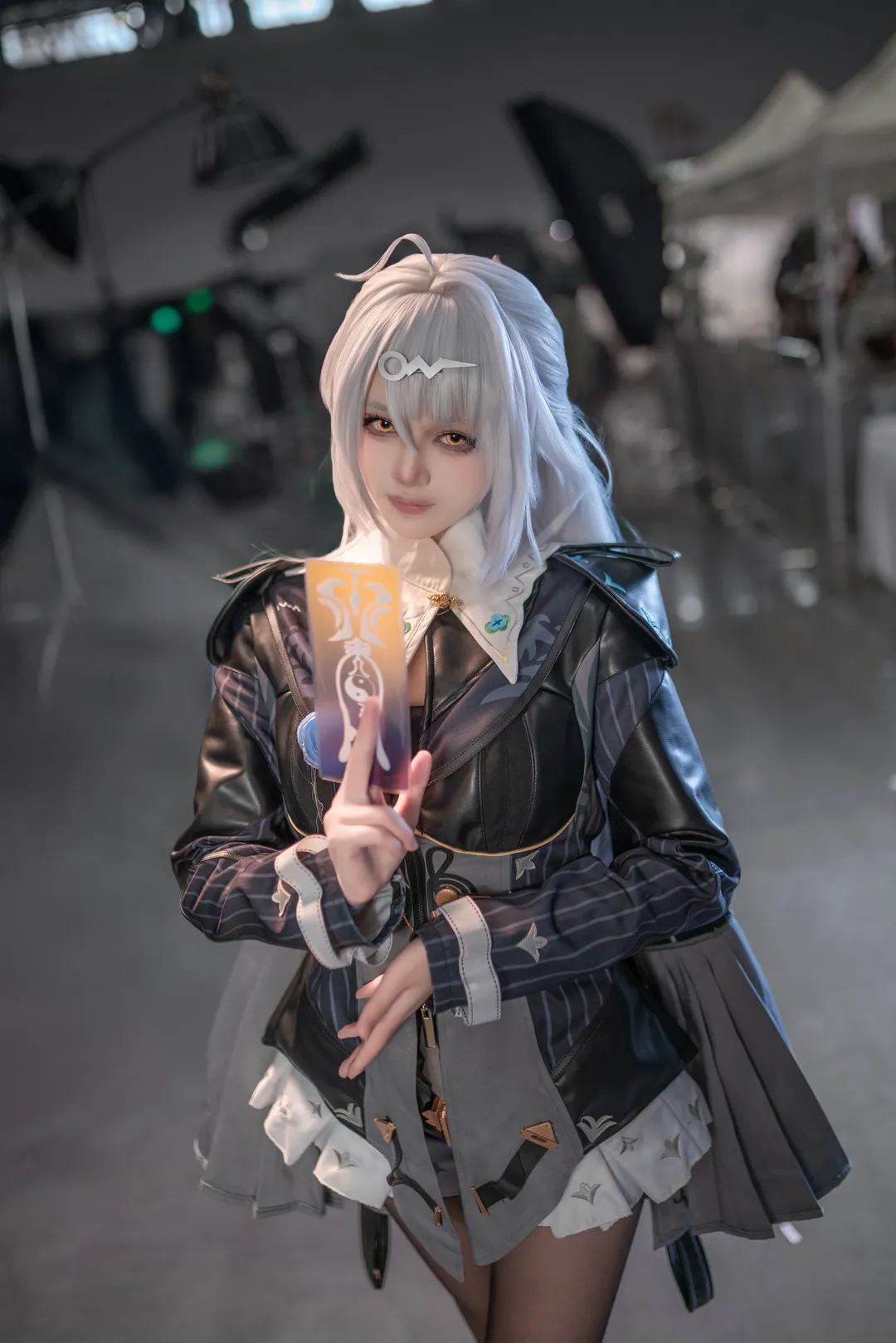 ゼンレスゾーンゼロ, イベント撮影, 儀玄 コスプレ, 白髪コスプレ, テックウェアコーデ - 3枚目