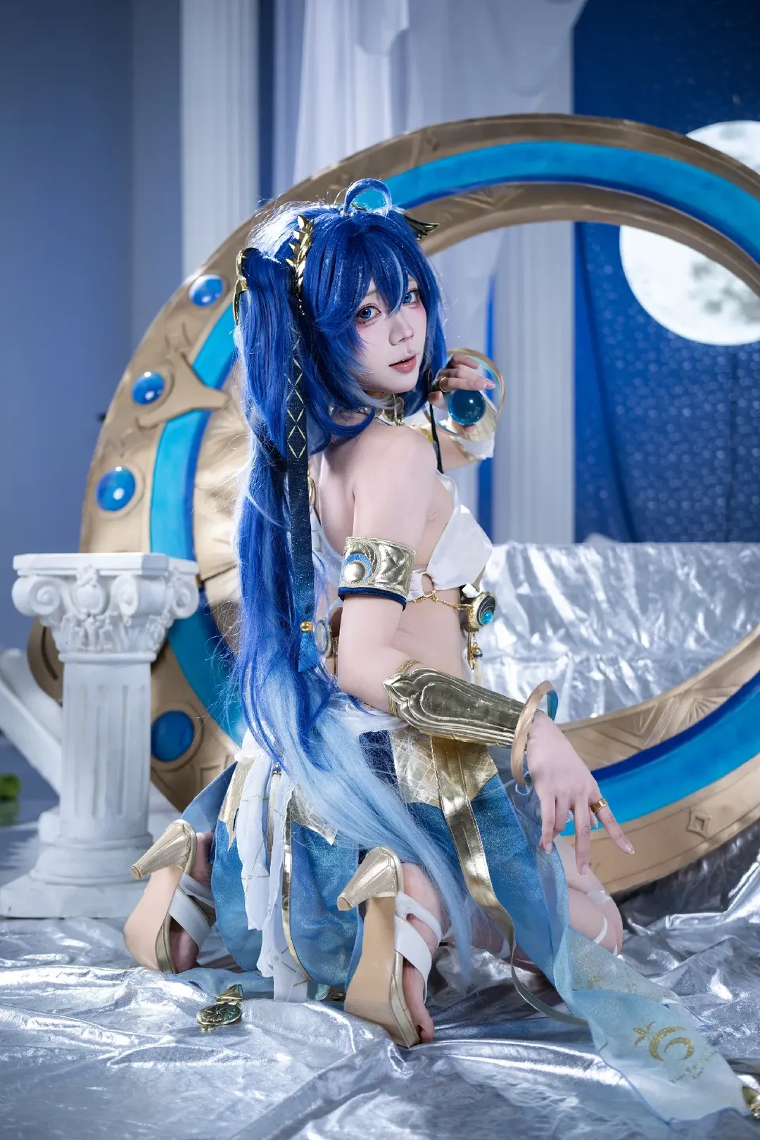 Wuthering Waves, Iuno cosplay, Cosplay photoshoot, Role-playing game, Blue-haired cosplay - Image 4