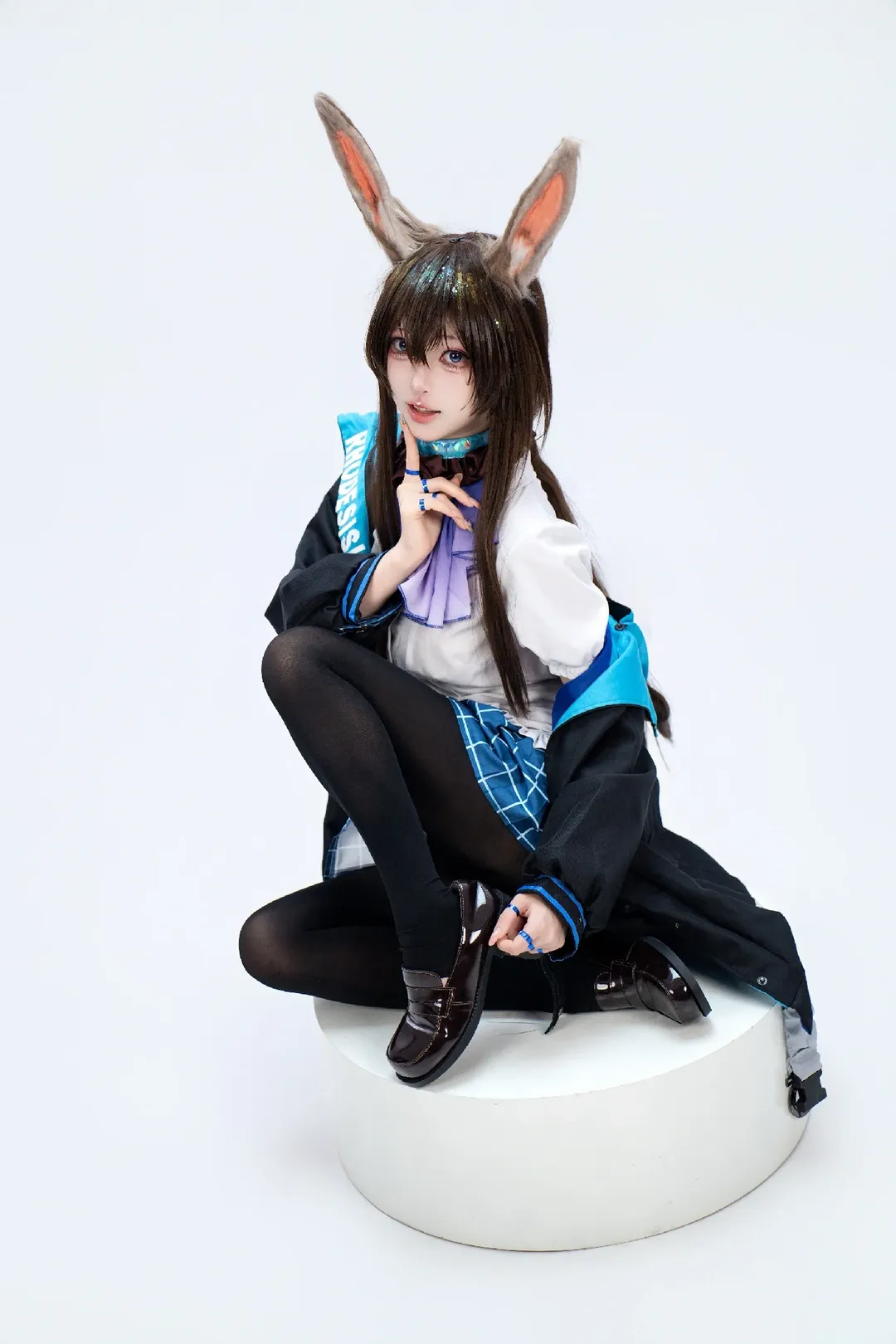 cosplay, Arknights, Amiya cosplay, Black tights outfit, White studio photography - Image 2