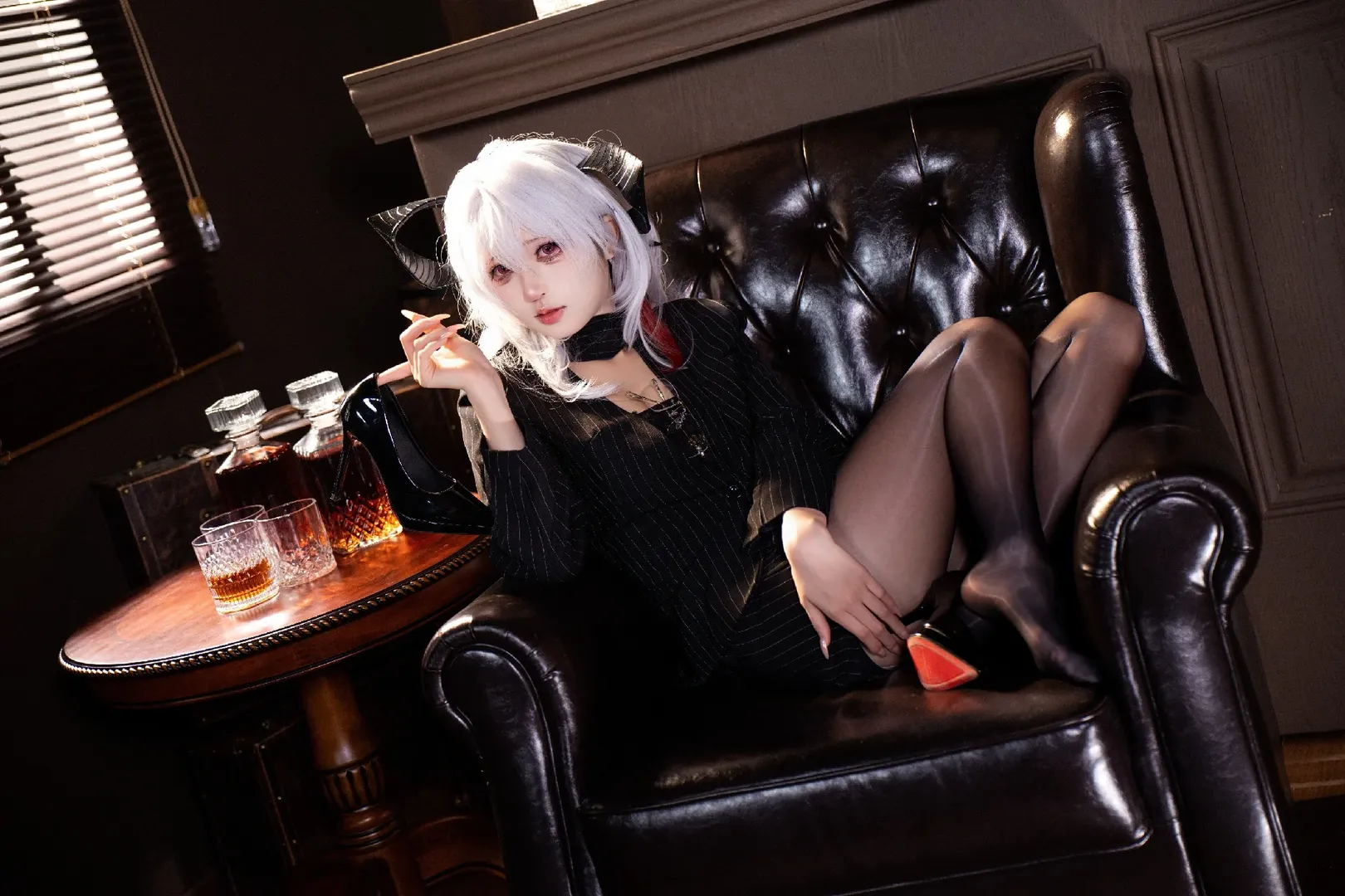 鸣潮, cosplay, 黑丝, 御姐风, 赞妮cos - 第3张