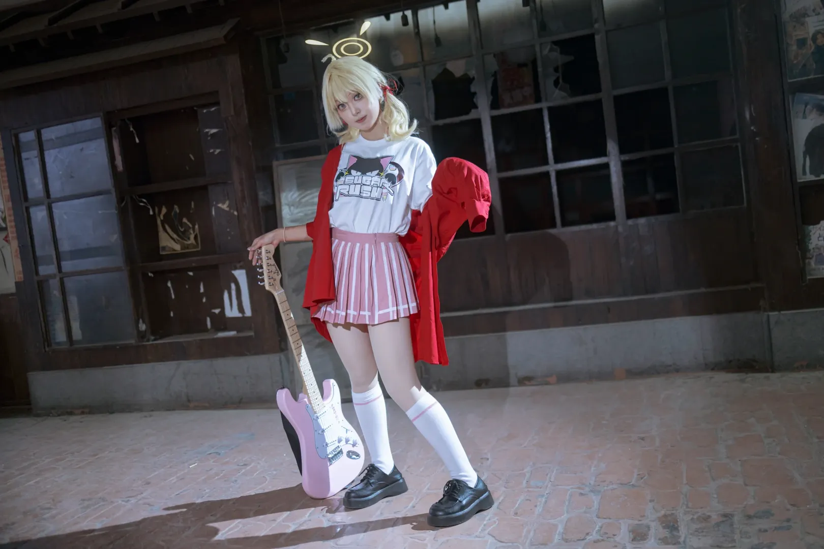 ブルーアーカイブ, ガールズバンド, 白ストッキングコスプレ, 伊原木ヨシミコスプレ, エレキギターコスプレ - 7枚目