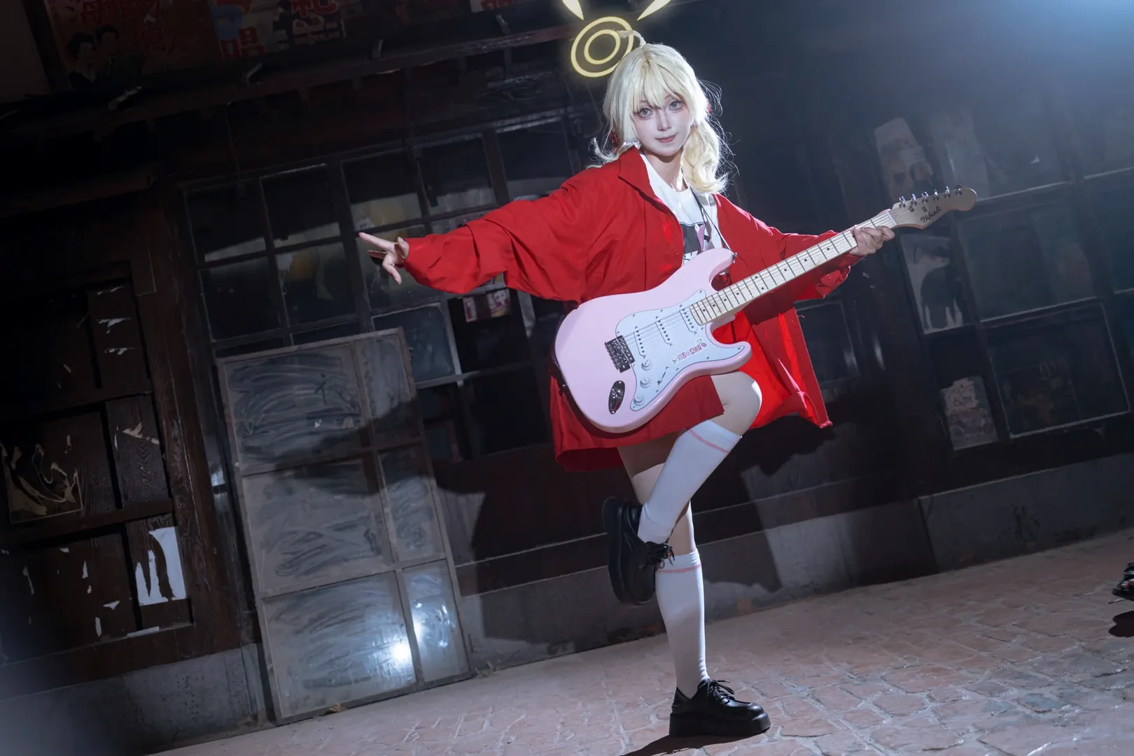 ブルーアーカイブ, ガールズバンド, 白ストッキングコスプレ, 伊原木ヨシミコスプレ, エレキギターコスプレ - 8枚目