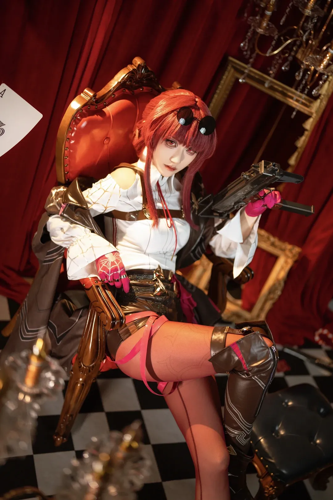 崩坏星穹铁道, 卡芙卡cos, cosplay摄影, 丝袜穿搭, 红发枪手