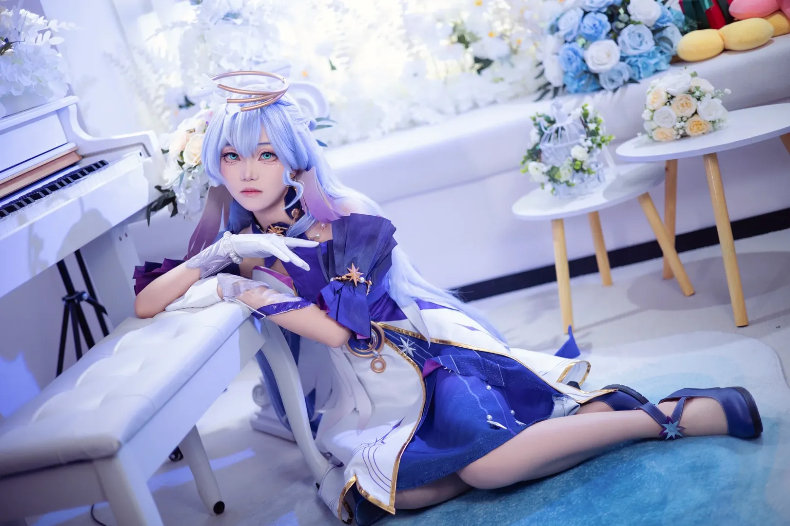 Honkai: Star Rail, Robin cosplay, Cosplay photography, Blue and white color scheme, Musical instrument photoshoot