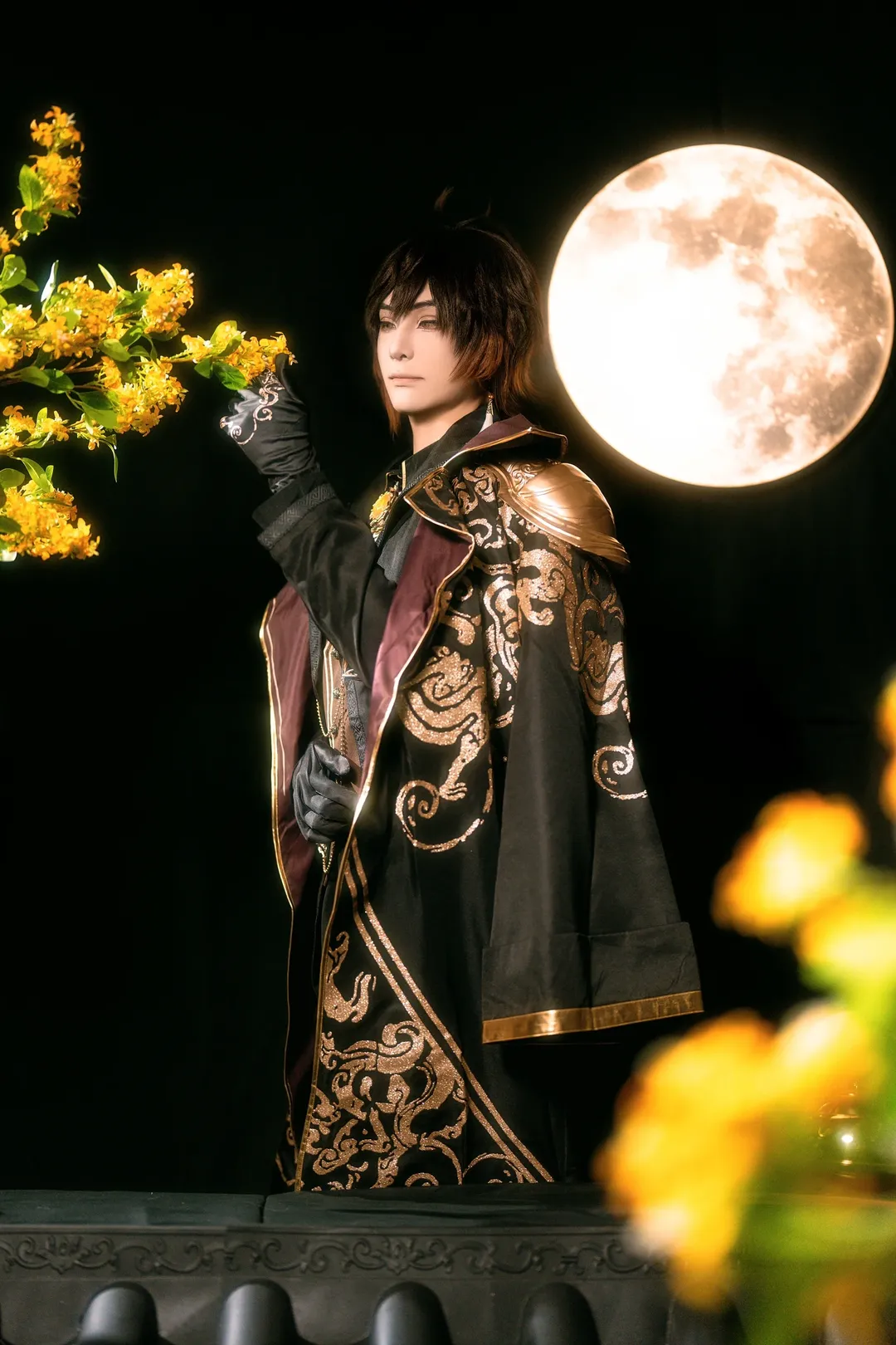 Genshin Impact, Traditional style cosplay, Zhongli cosplay, Black and gold combination, Moonlight client photoshoot