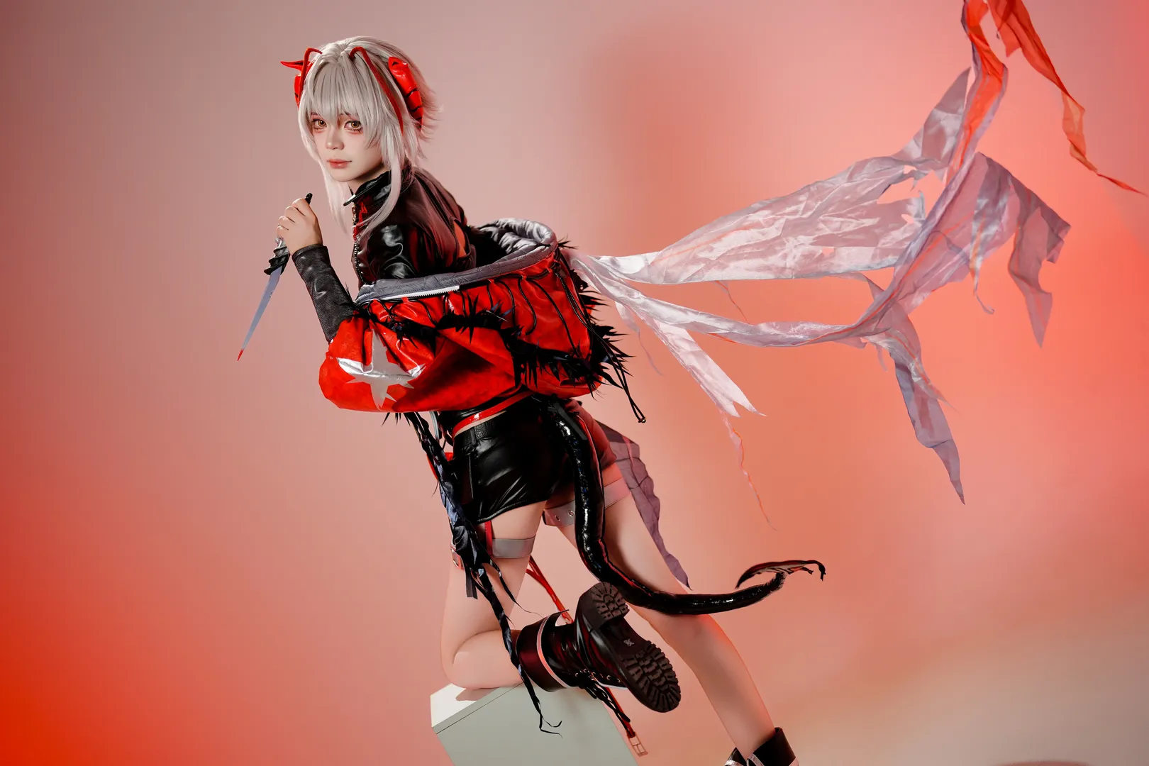 アークナイツ, ウィシャデル コスプレ, 銃器小道具, ストッキング コスプレ, クリスマスのお客様フォト - 1枚目