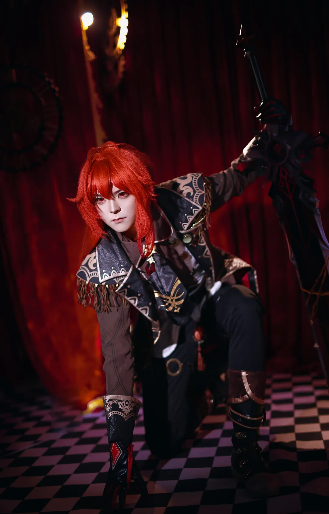 原神, 哥特风摄影, 暗黑风cosplay, 迪卢克cos, 红发少年cos - 第1张