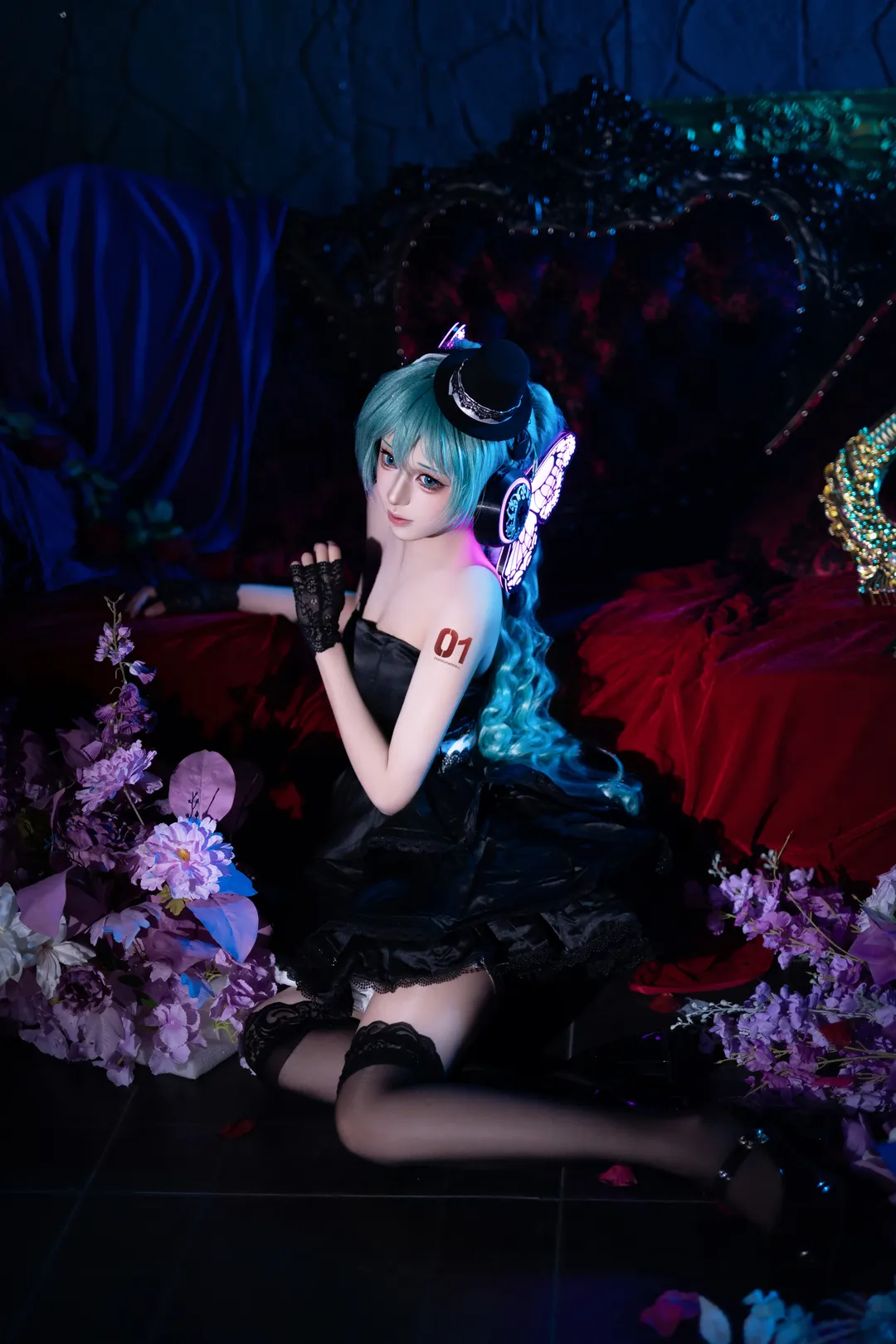 二次元摄影, 初音未来cos, VOCALOID, 暗黑哥特风, 发光蝴蝶耳机 - 第2张