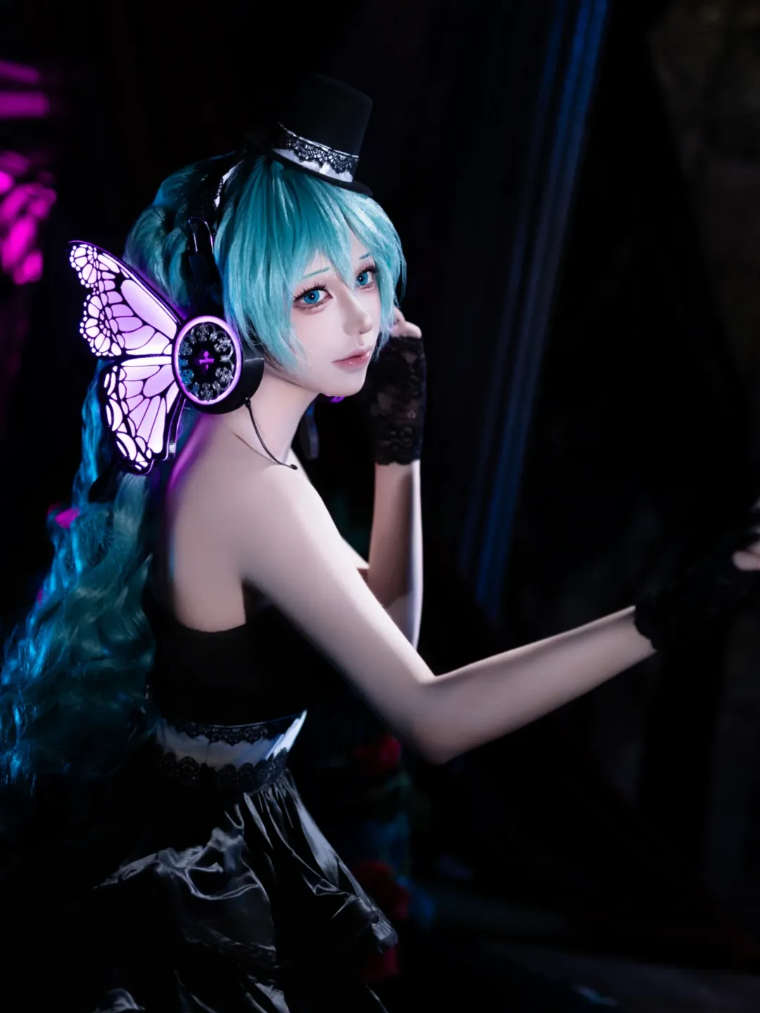 二次元摄影, 初音未来cos, VOCALOID, 暗黑哥特风, 发光蝴蝶耳机 - 第5张