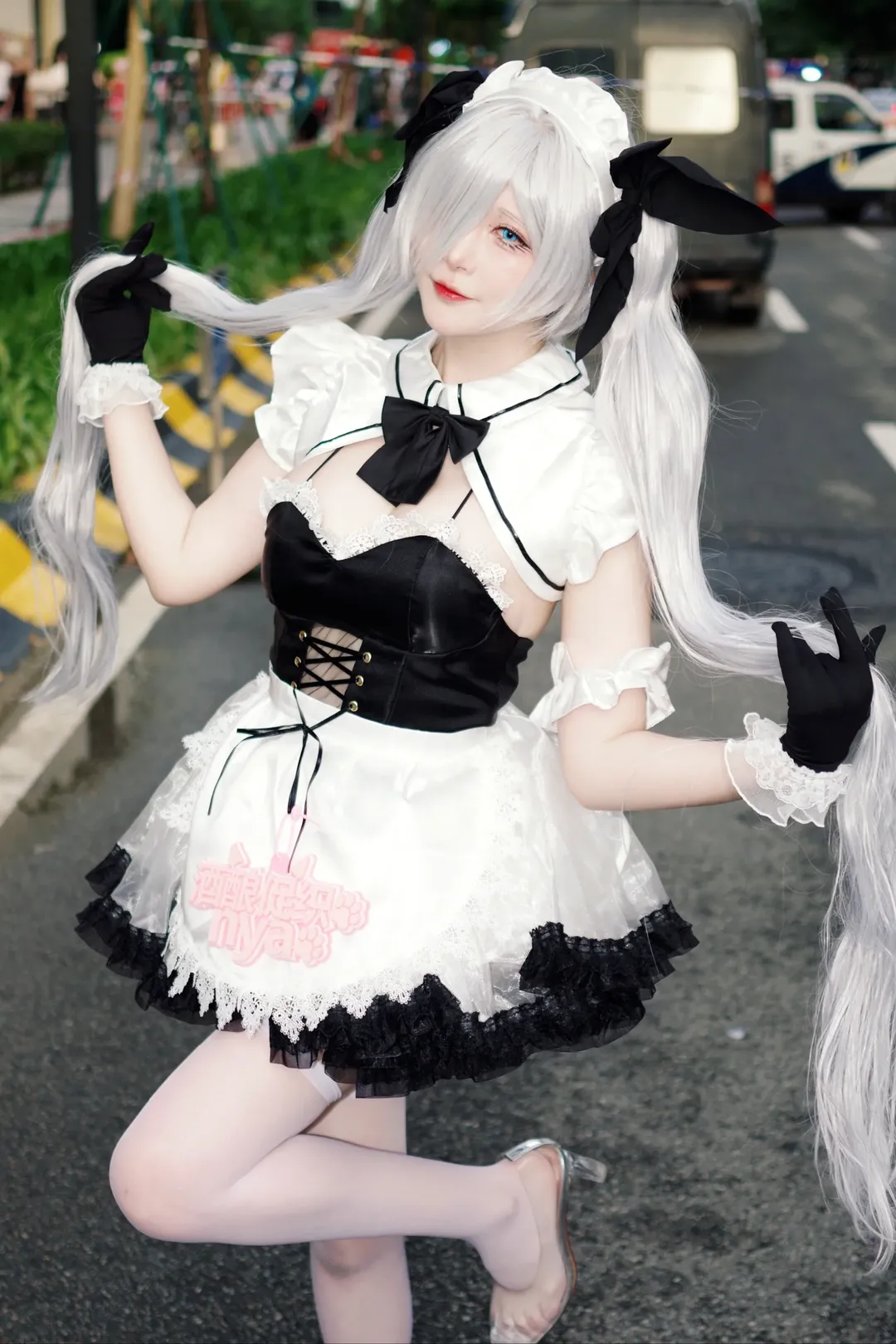 灰姑娘cos, 胜利女神nikke, 白丝cosplay, CICF漫展返图, 户外女仆装