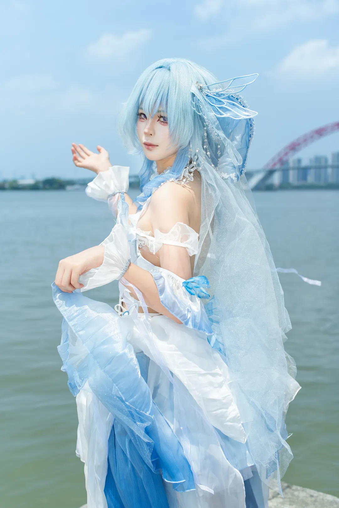 鸣潮, 守岸人cos, 二次元cos, 水边外景, 白色丝袜 - 第1张