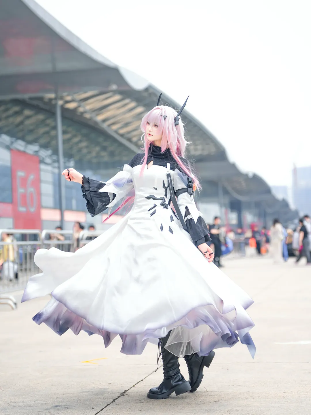 アークナイツ, テレジアコスプレ, ウィッグのブラッシング, ウィッグケア, アニメイベント実用ガイド - 3枚目