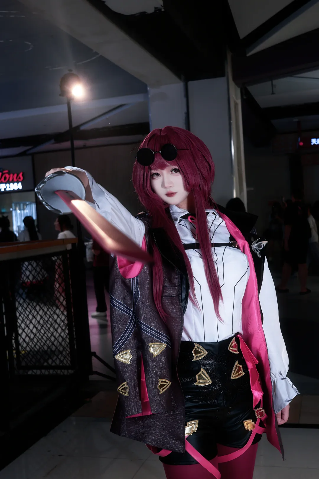 崩壞星穹鐵道, 漫展場照, 卡芙卡cos, cosplay攝影, 紅絲襪穿搭 - 第5張