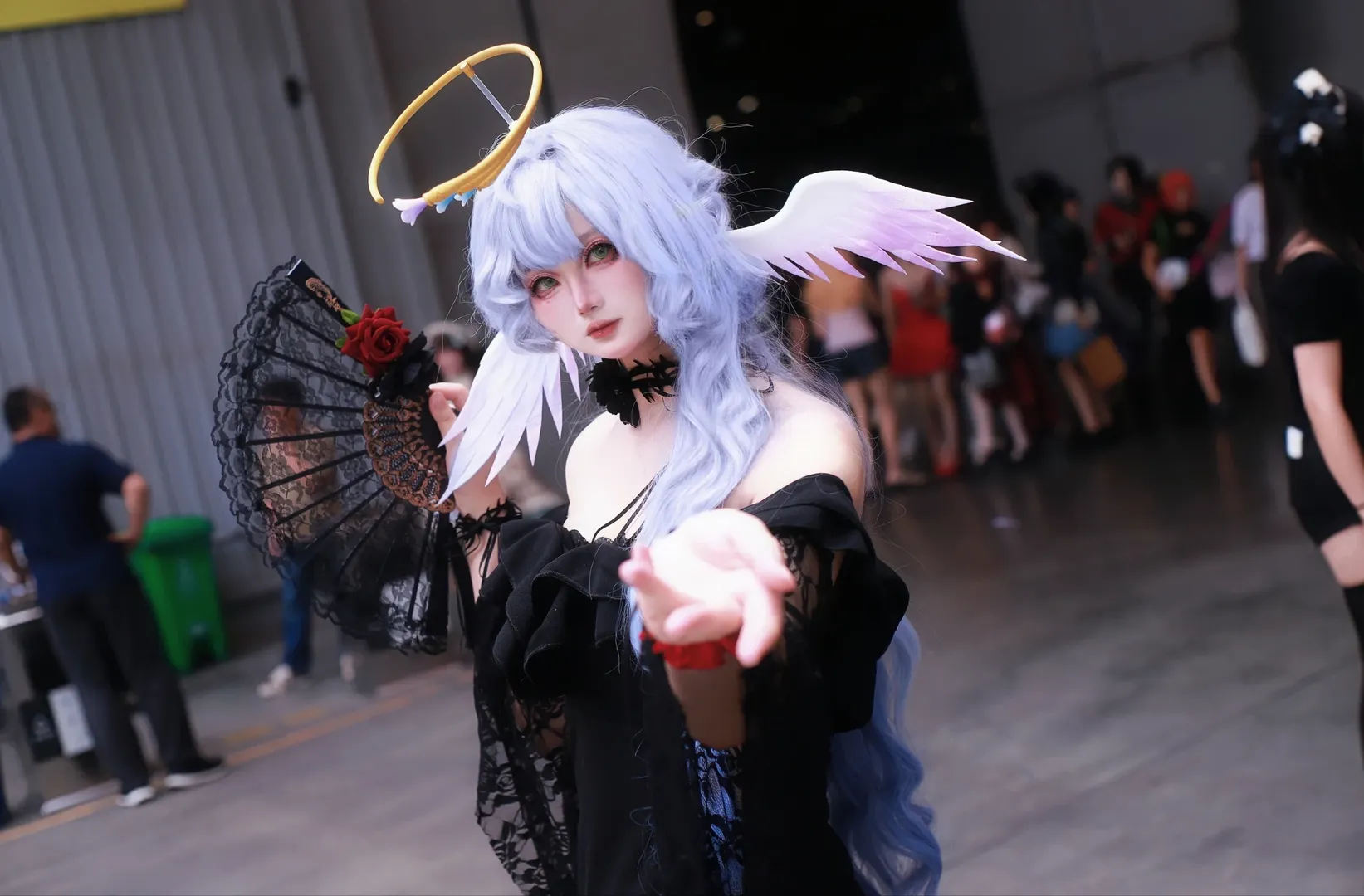 崩壊：スターレイル, ロビン コスプレ, イベント撮影, コスプレイベント写真, 黒ドレスのオリジナルデザイン - 2枚目