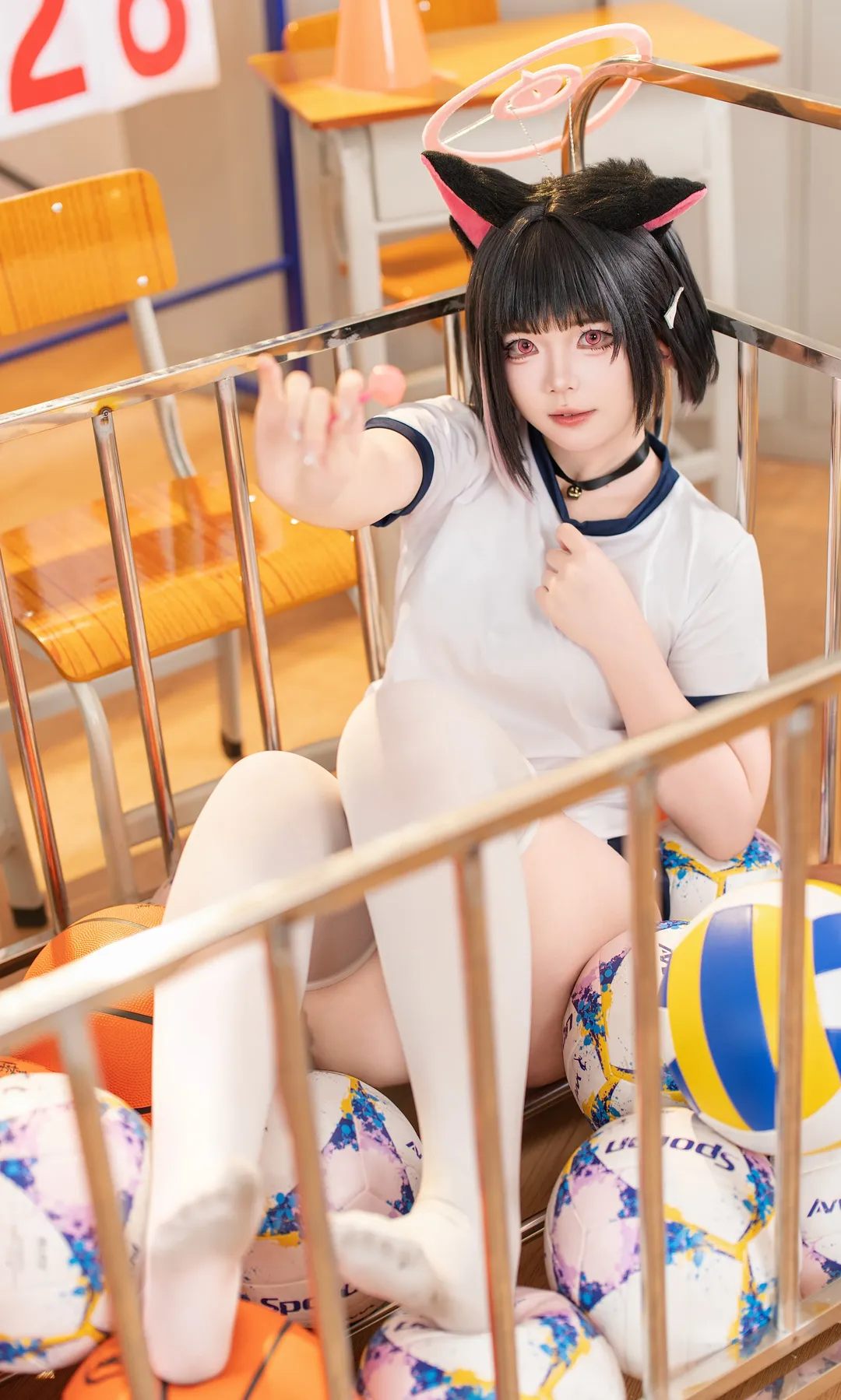 ブルーアーカイブ, 杏山カズサ コスプレ, 白ストッキングコスプレ, キャンパススポーツ風コスプレ, 日常系コスプレ - 1枚目