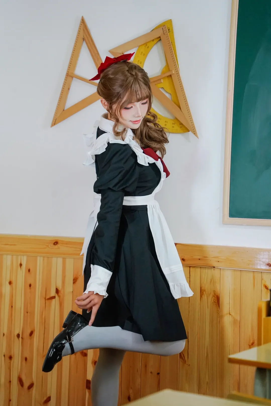 教室氛围感, 女仆风穿搭, 白丝写真, 俄式小制服, 校园少女