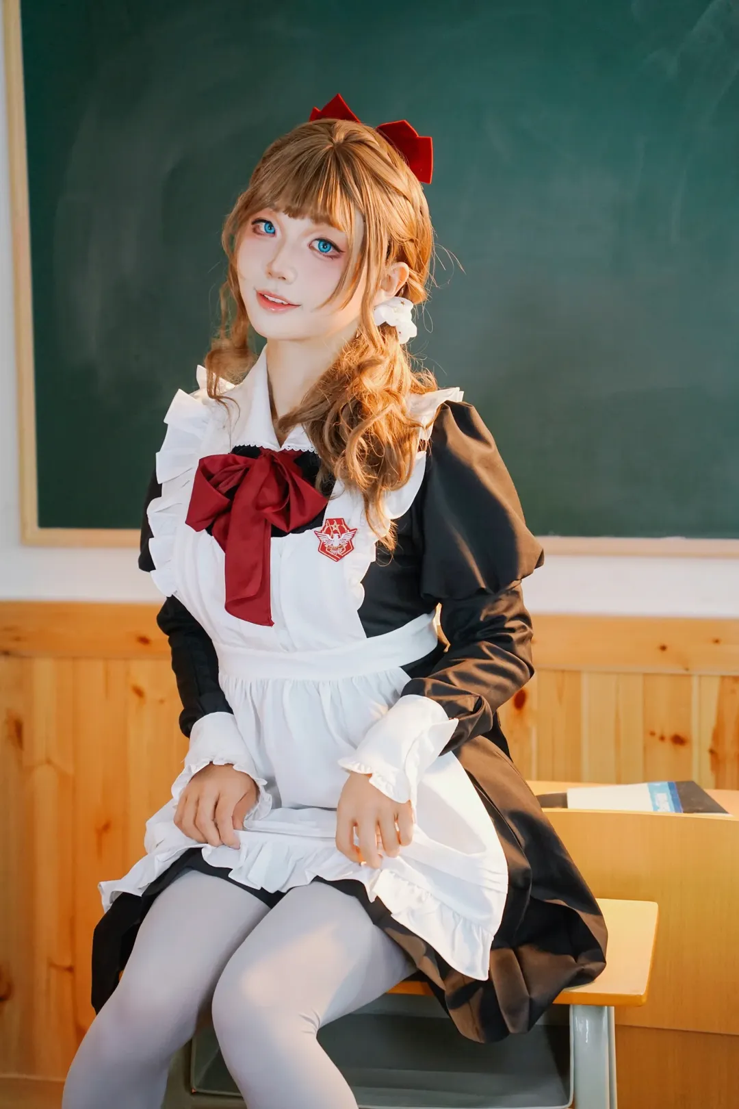 教室氛围感, 女仆风穿搭, 白丝写真, 俄式小制服, 校园少女 - 第2张