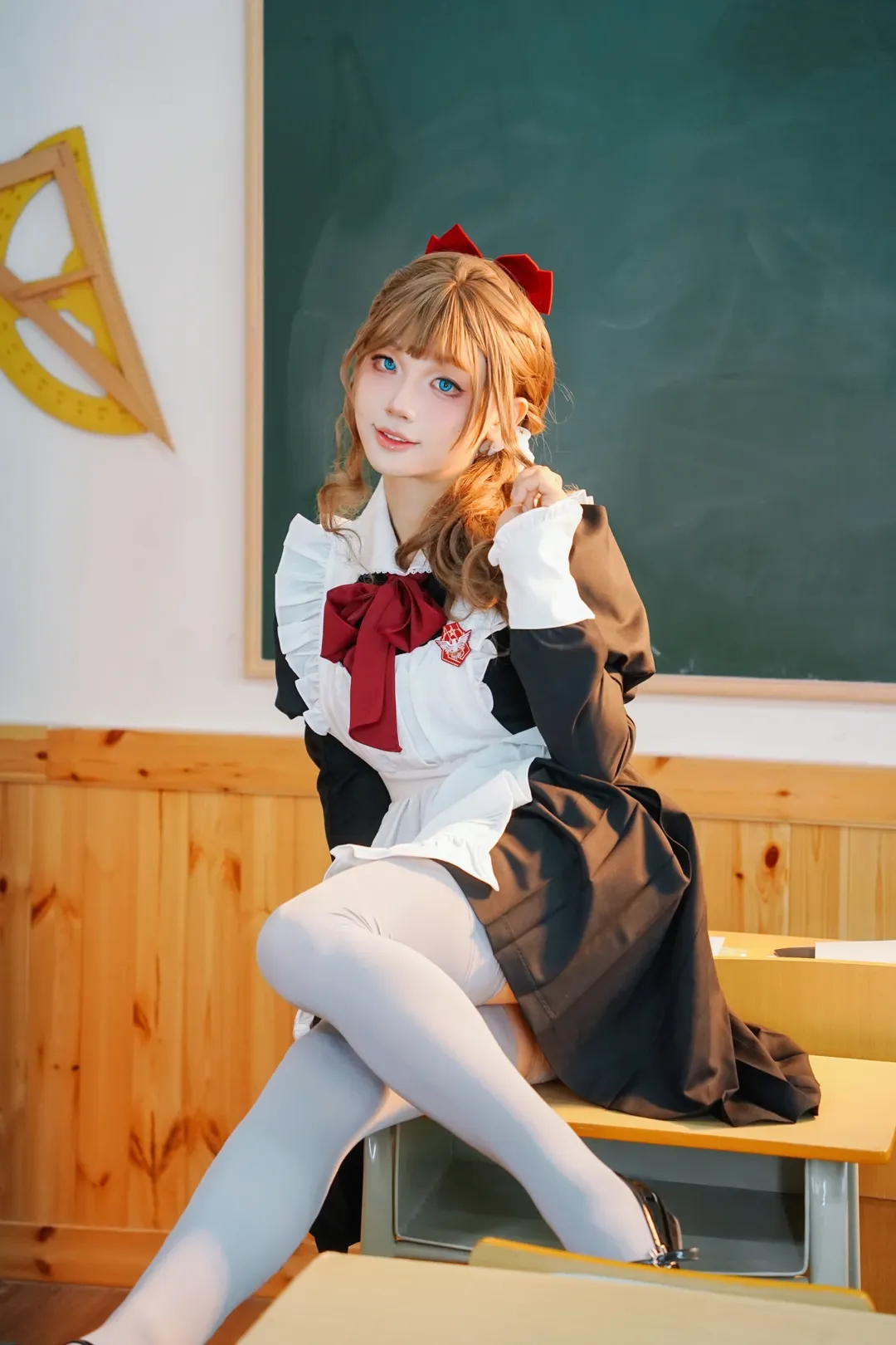 教室氛围感, 女仆风穿搭, 白丝写真, 俄式小制服, 校园少女 - 第3张