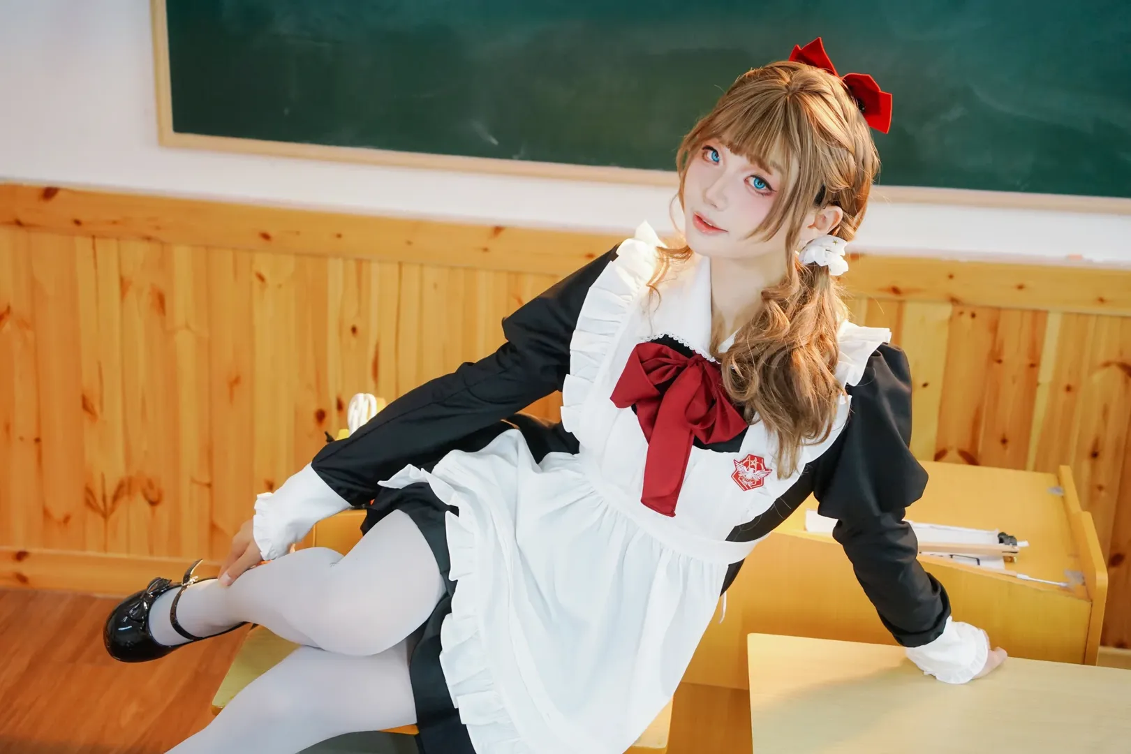 教室氛围感, 女仆风穿搭, 白丝写真, 俄式小制服, 校园少女 - 第4张