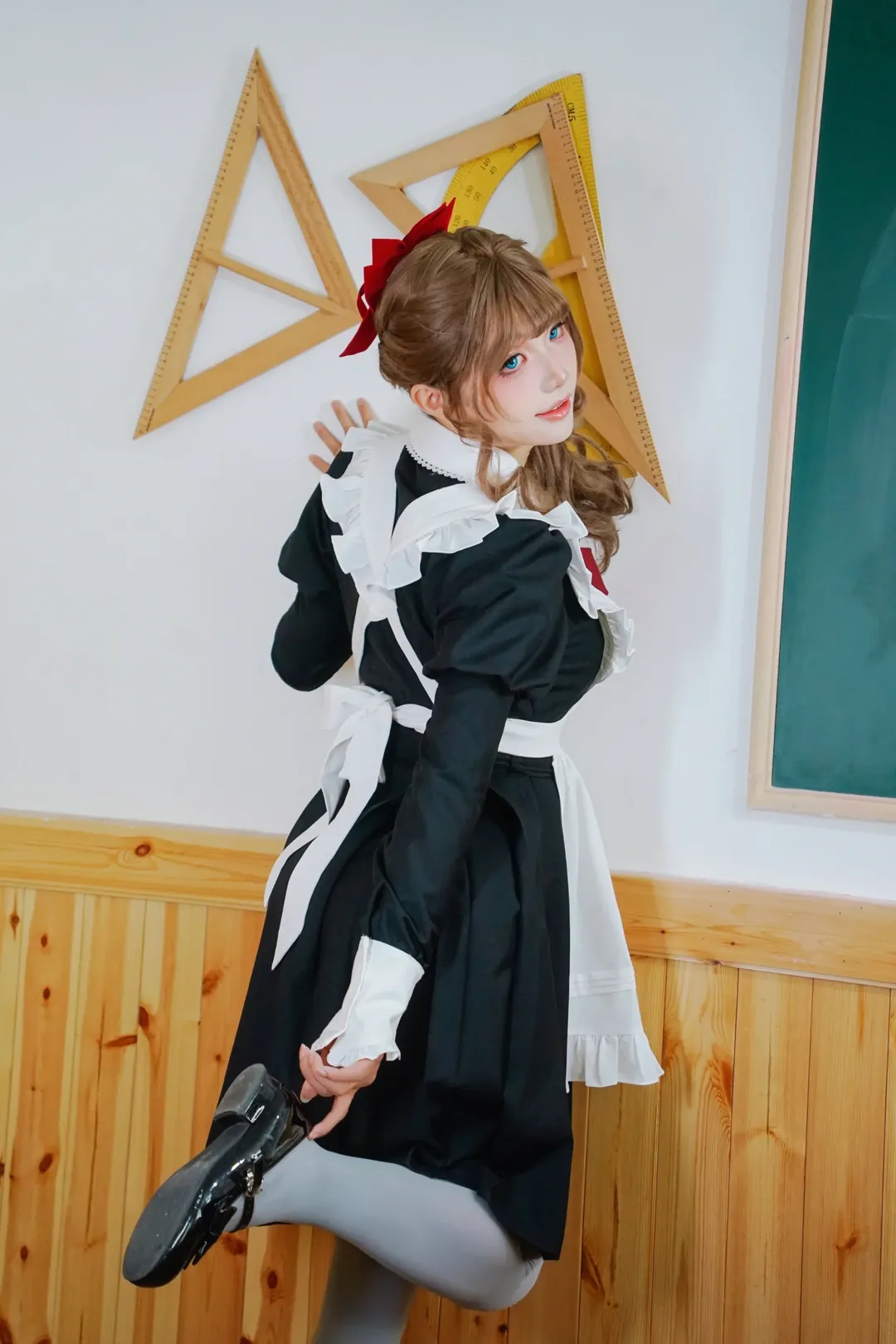 教室氛围感, 女仆风穿搭, 白丝写真, 俄式小制服, 校园少女 - 第5张