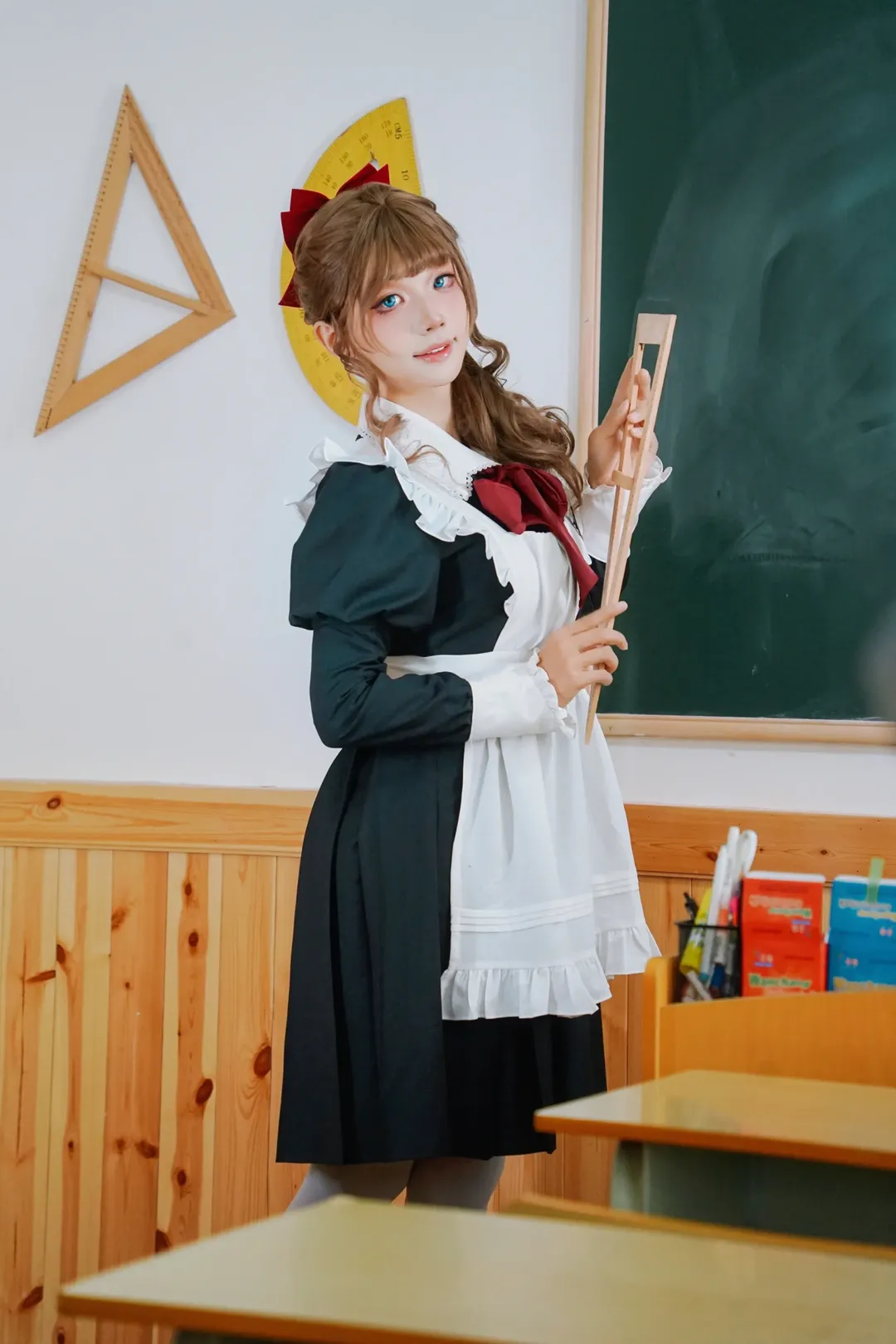 教室氛围感, 女仆风穿搭, 白丝写真, 俄式小制服, 校园少女 - 第6张