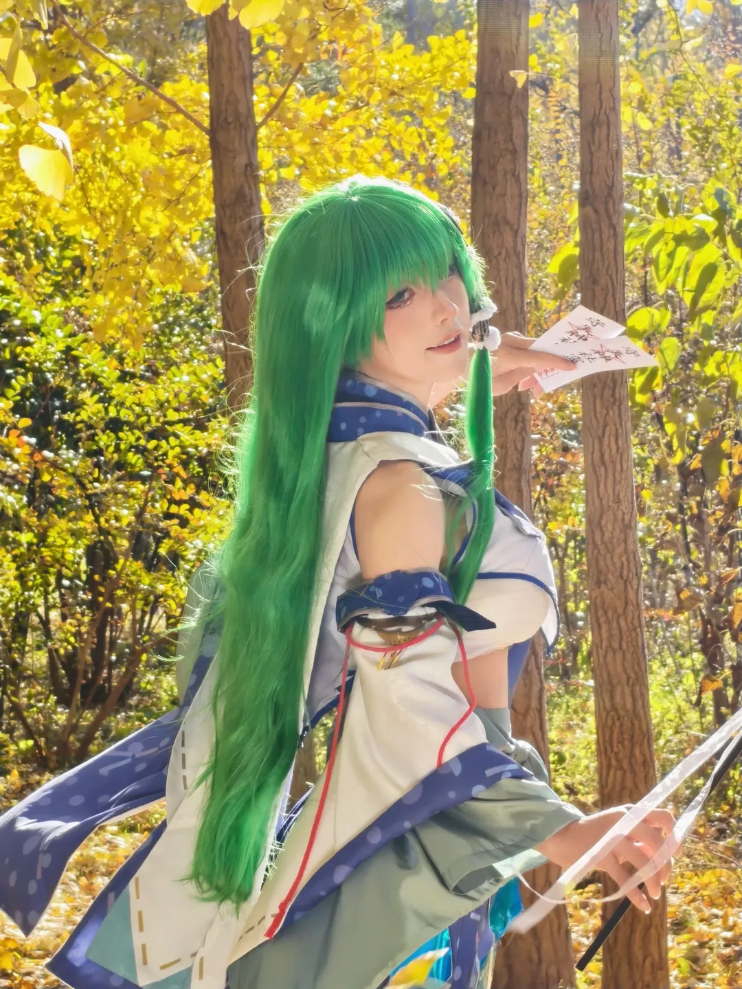 東方Project, 東風谷早苗 コスプレ, 秋の屋外風景, オーゼン, 風が髪を吹き抜ける - 1枚目